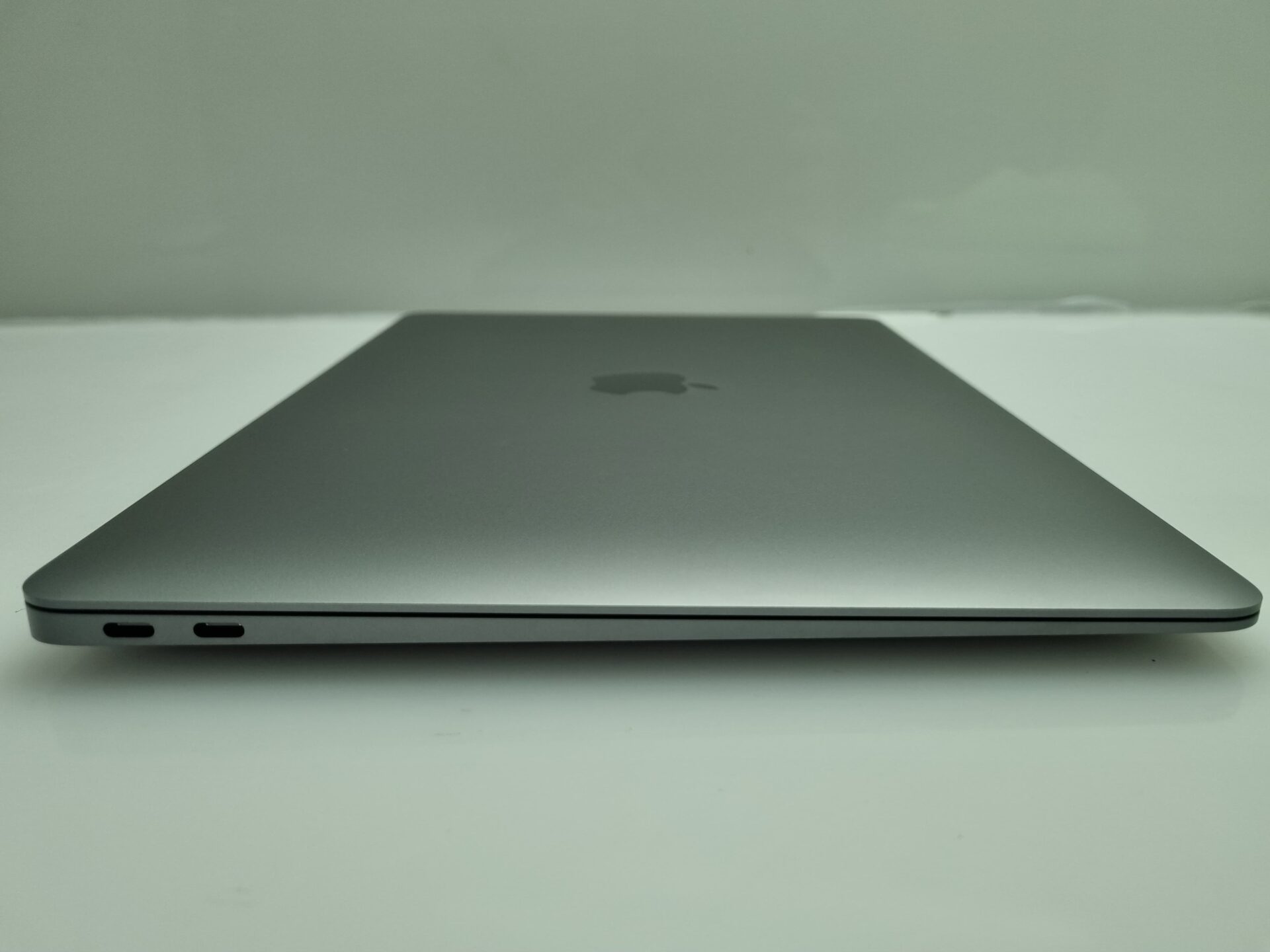 MacBook Air “M1” 13-Inch 8GPU/7CPU (2020) 8GB RAM 256GB SSD Space Gray (12 Month Warranty) - Mint Condition - Image 5