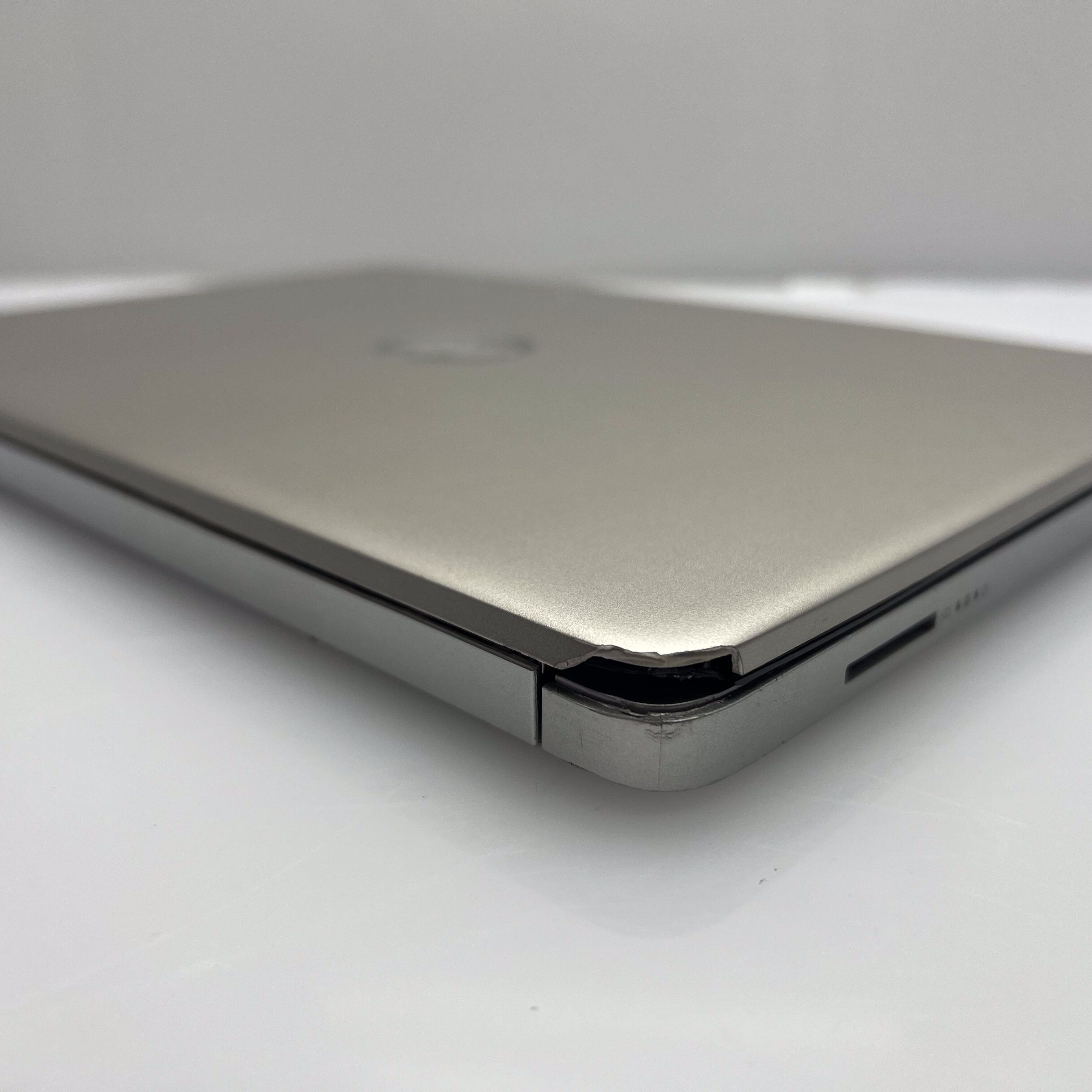 HP 14dq1031 ni "Core i3" 8GB RAM 256GB SSD Silver - Bright Spots | Chipped Casing - Image 8