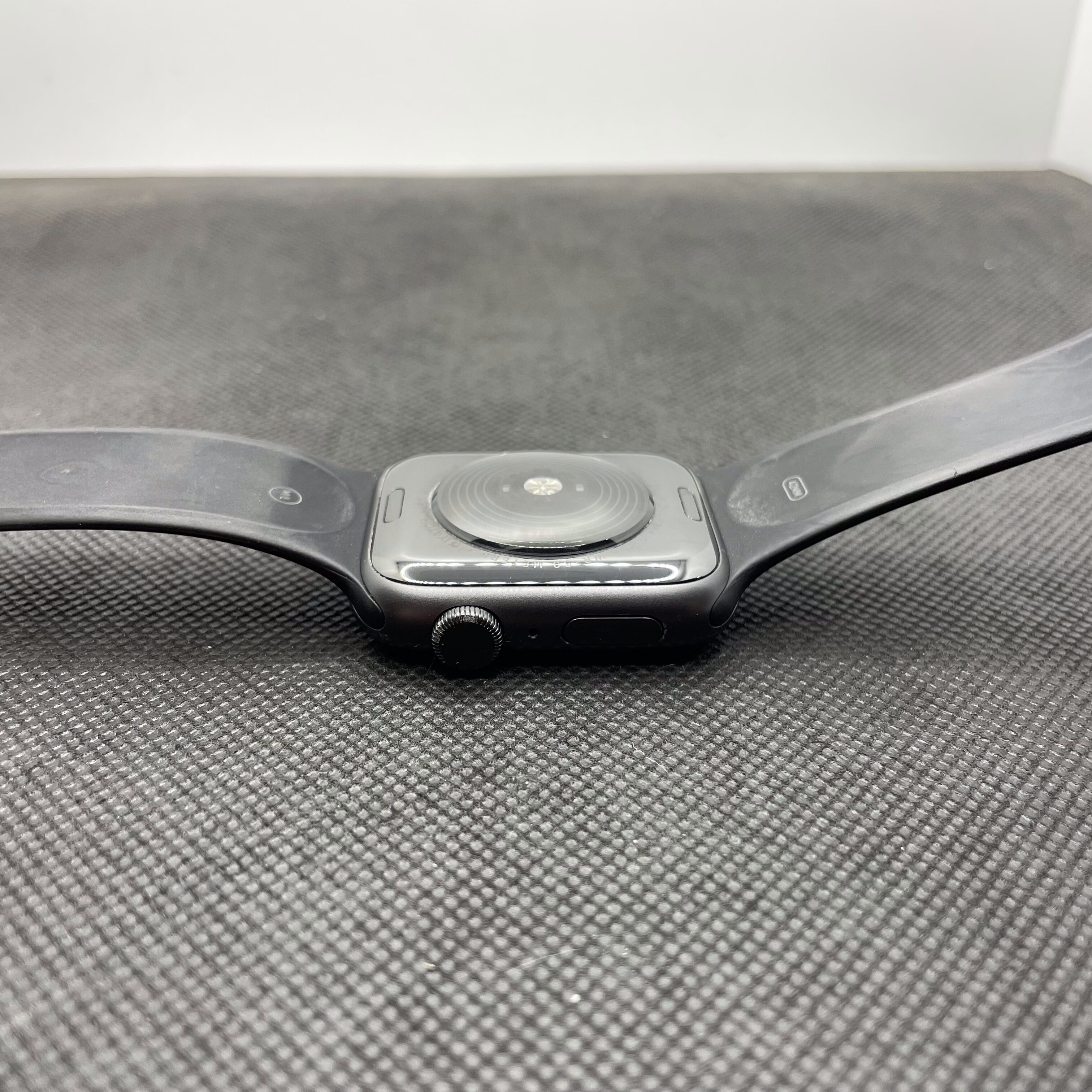Apple Watch Series SE 1st Gen 44mm GPS Only Space Gray (3 Month Warranty) - Image 4