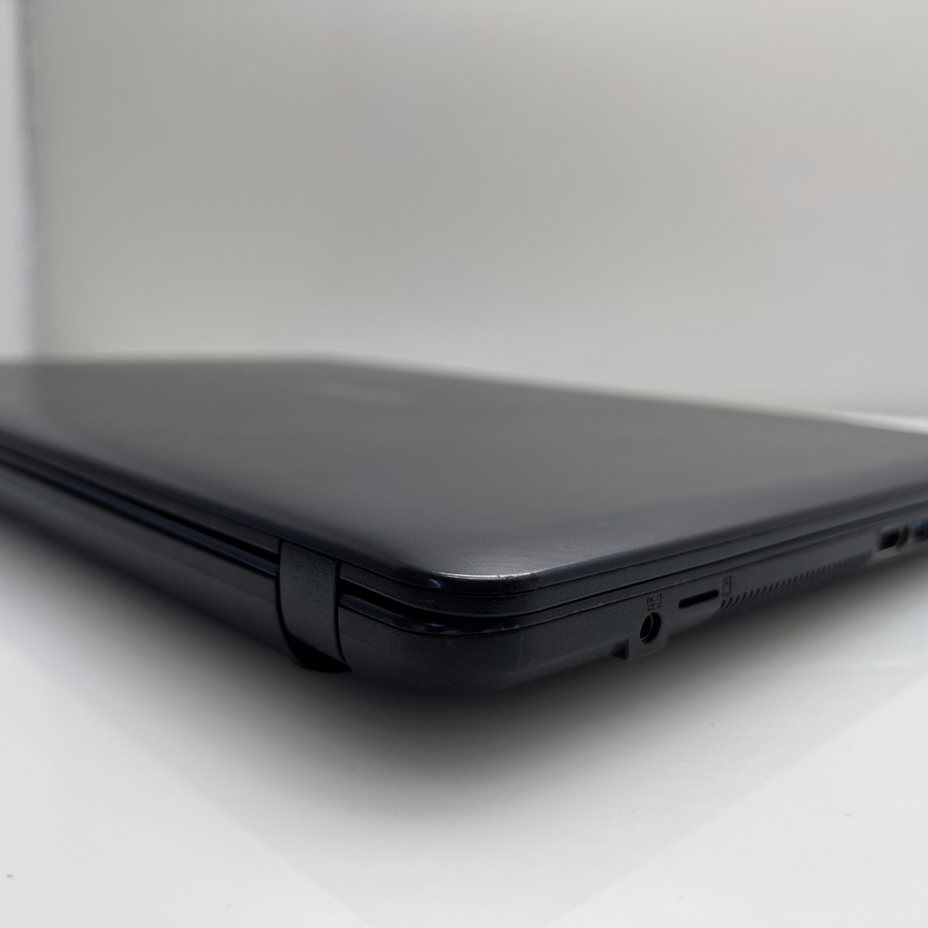Asus X543U "Core i7" 1.80GHz 8GB RAM 256GB SSD Black - Bright Spots - Image 10
