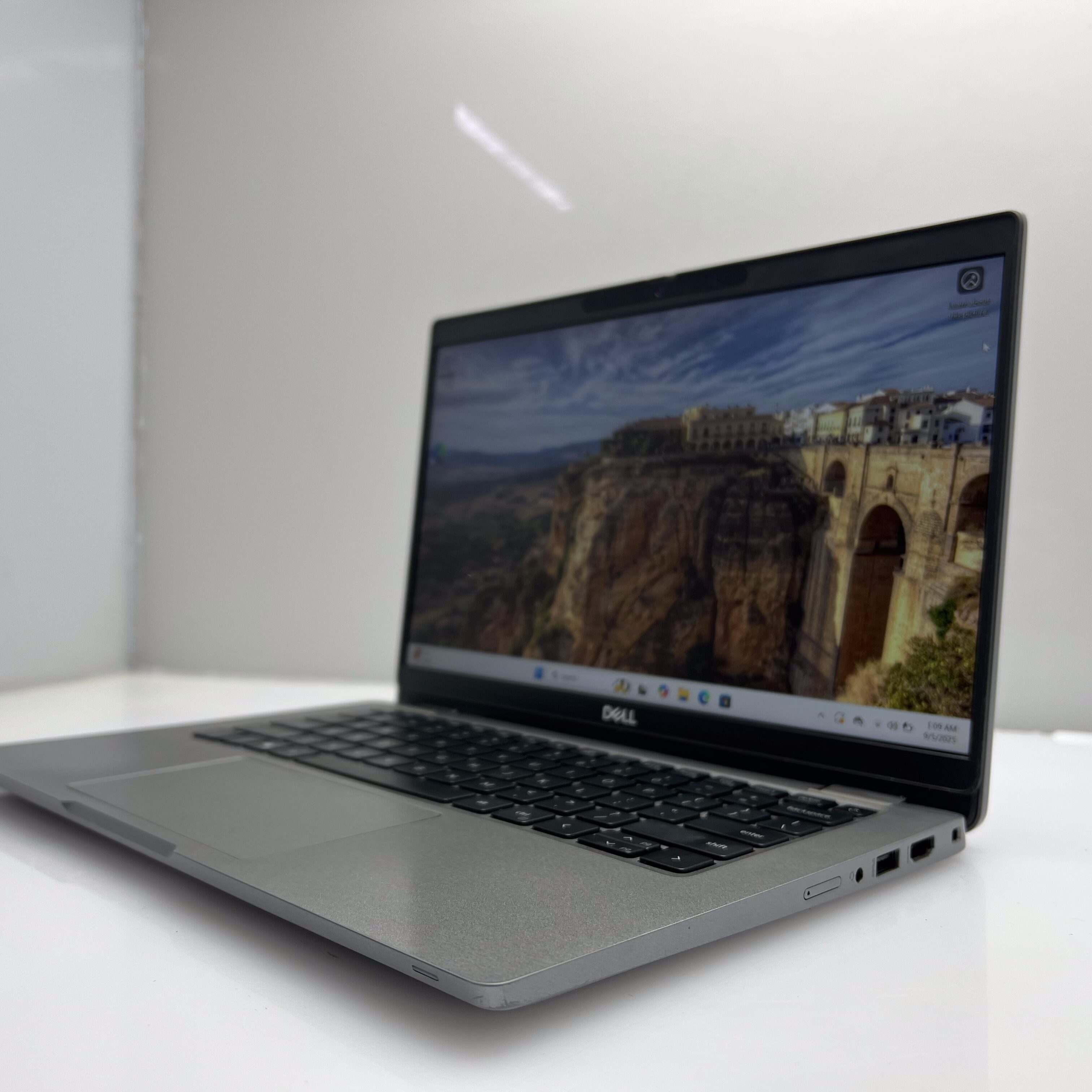 Dell Latitude 5320 11th Gen "Core i7" 32GB RAM 512GB NVME SSD Silver - Image 4