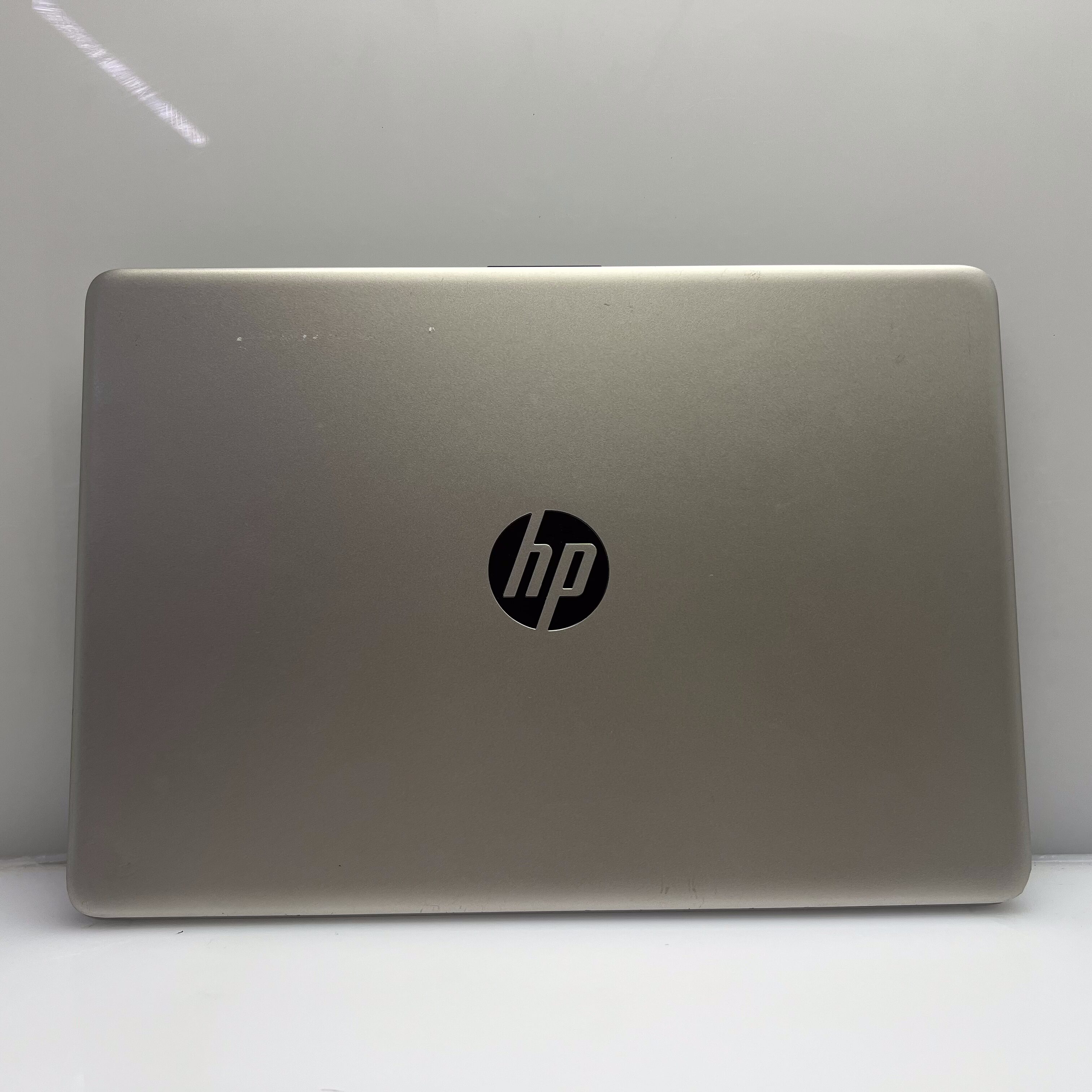 HP 14dq1031 ni "Core i3" 8GB RAM 256GB SSD Silver - Bright Spots | Chipped Casing - Image 9