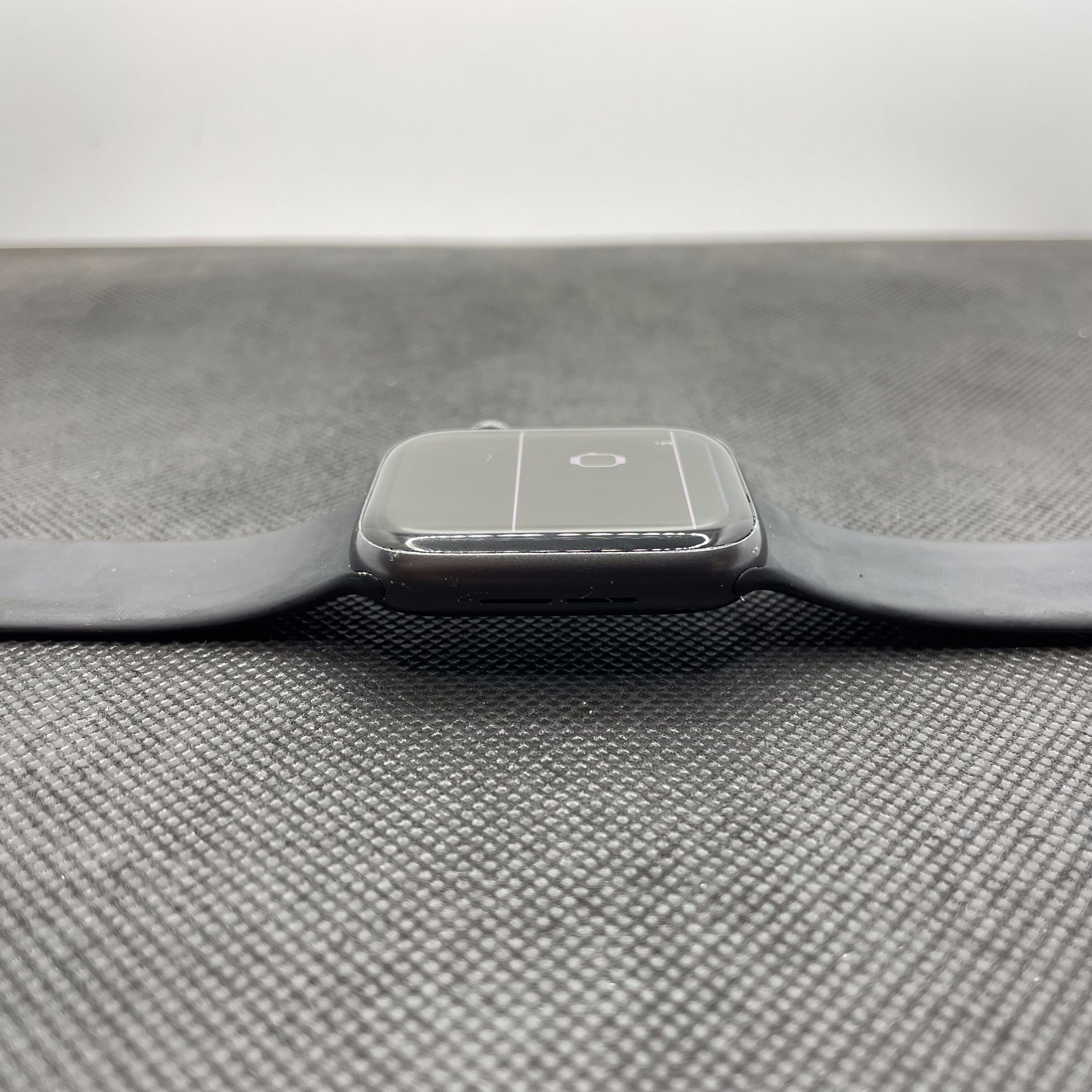 Apple Watch Series SE 1st Gen 44mm GPS Only Space Gray (3 Month Warranty) - Image 3