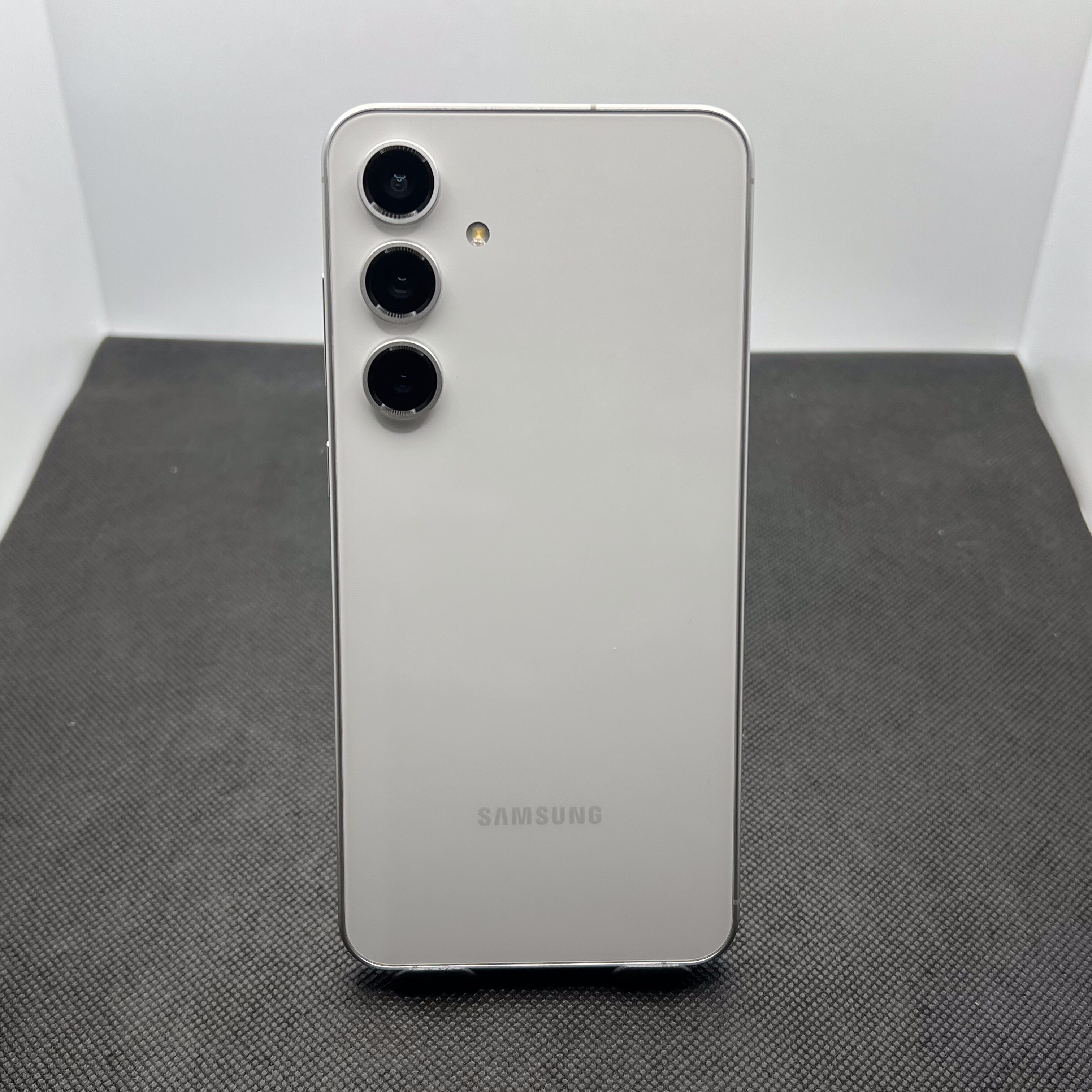 Samsung Galaxy S24 FE 256GB Gray (12 Month Warranty) - Mint Condition - Image 8