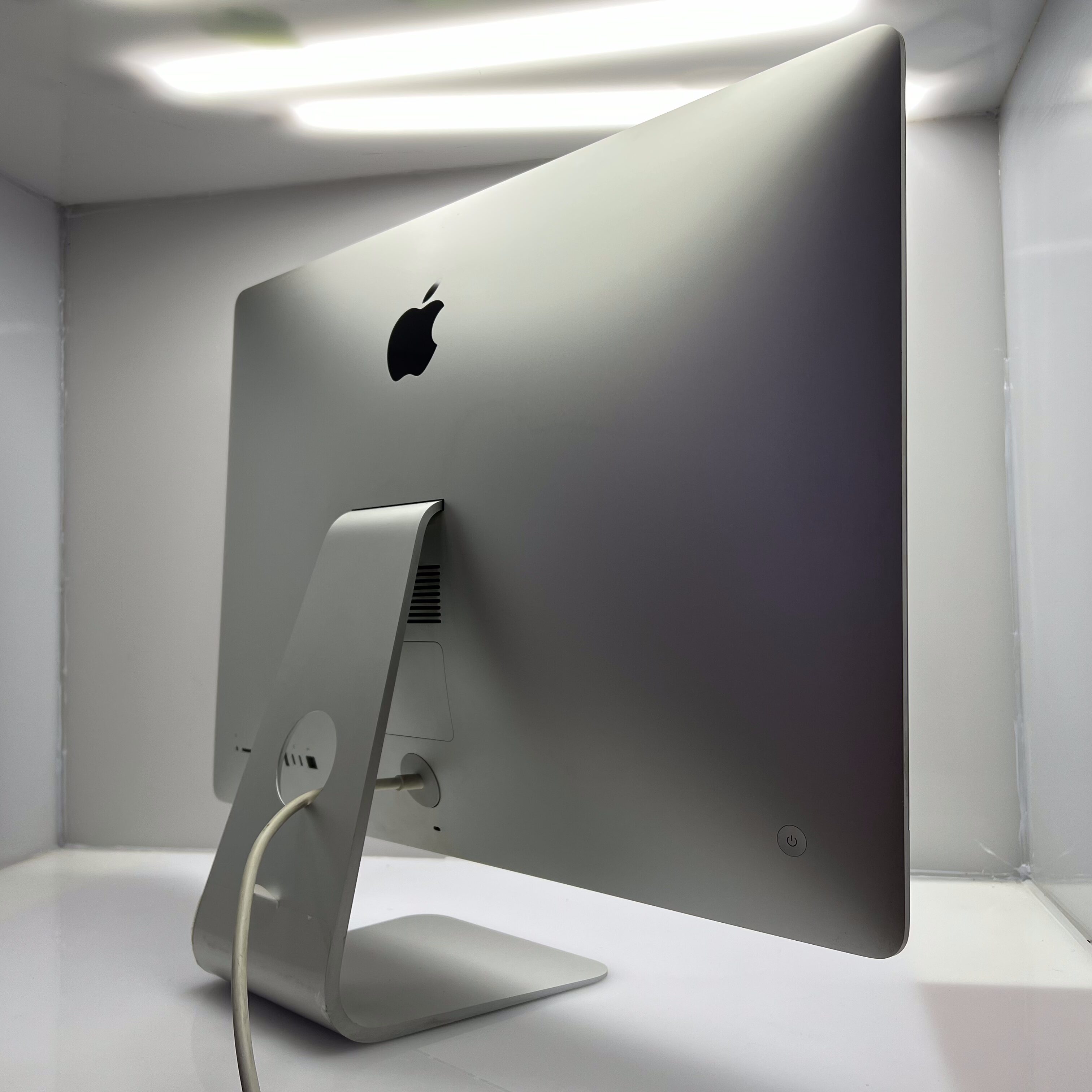 Apple iMac 27-Inch “Core i5” 8GB RAM 256GB SSD (Late 2020) +