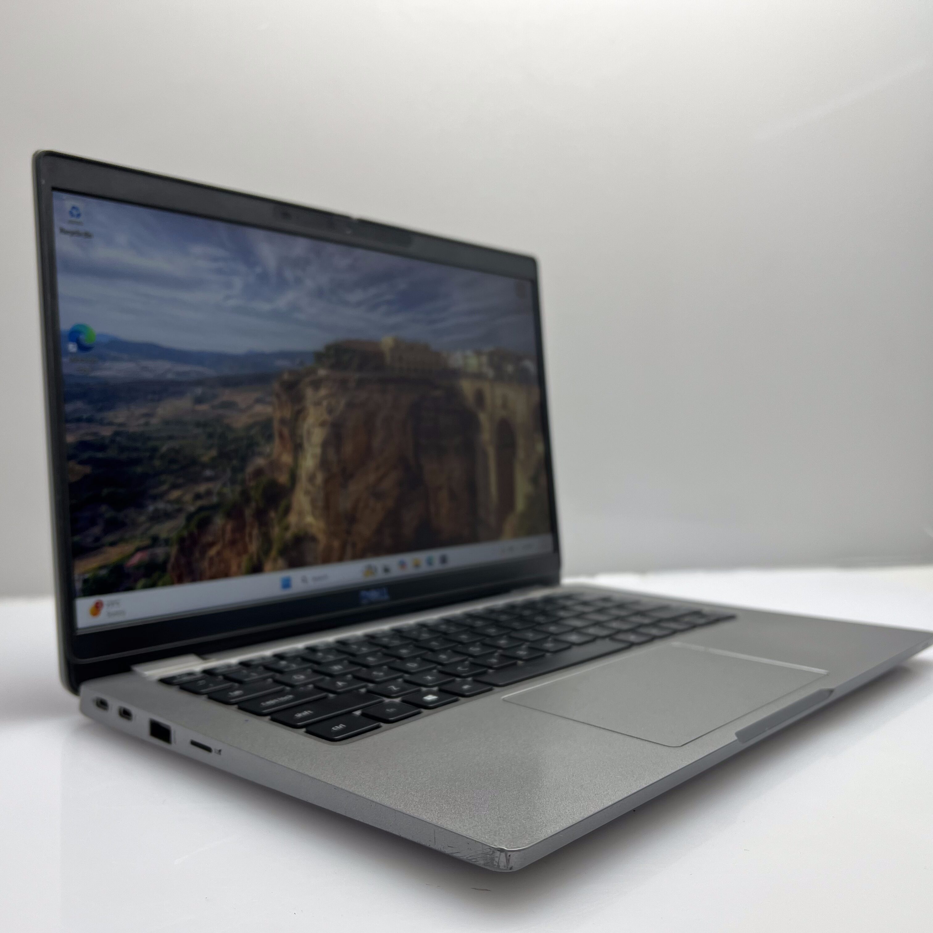 Dell Latitude 5320 11th Gen "Core i7" 32GB RAM 512GB NVME SSD Silver - Image 2