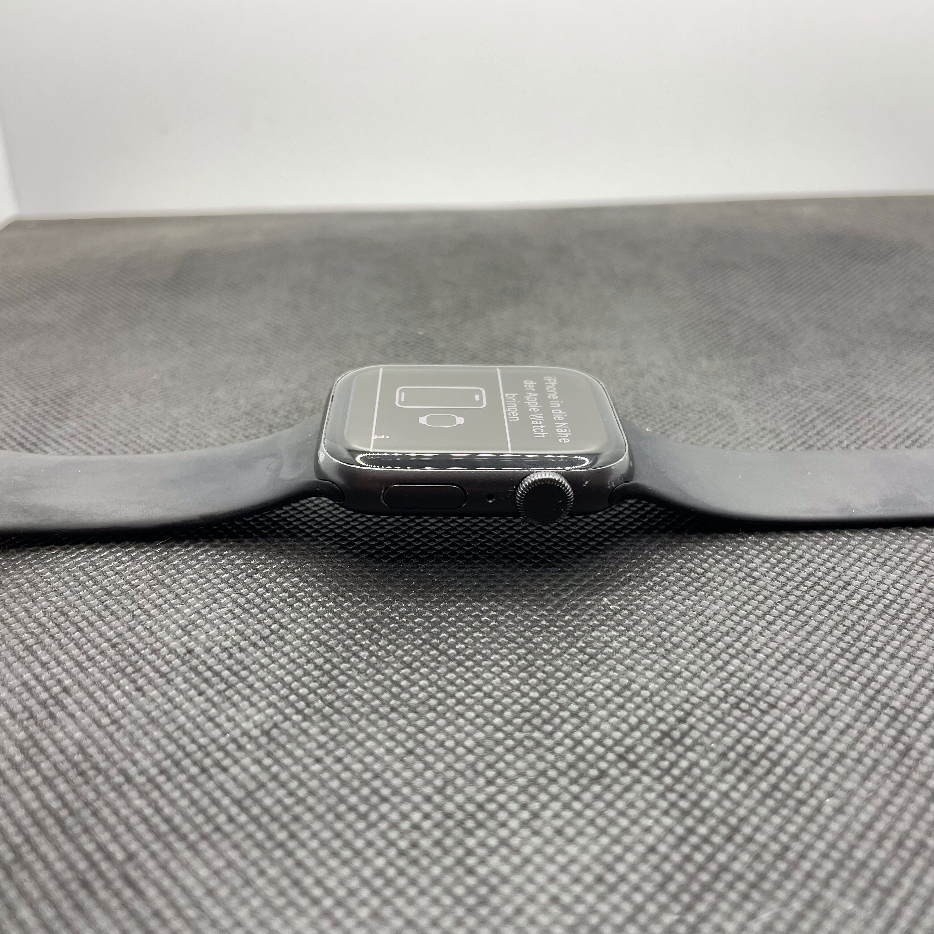 Apple Watch Series SE 1st Gen 44mm GPS Only Space Gray (3 Month Warranty) - Image 2