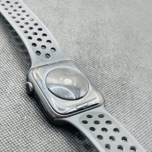 Apple Watch Series SE 1st Gen Nike 44mm GPS Only Space Gray - Image 7