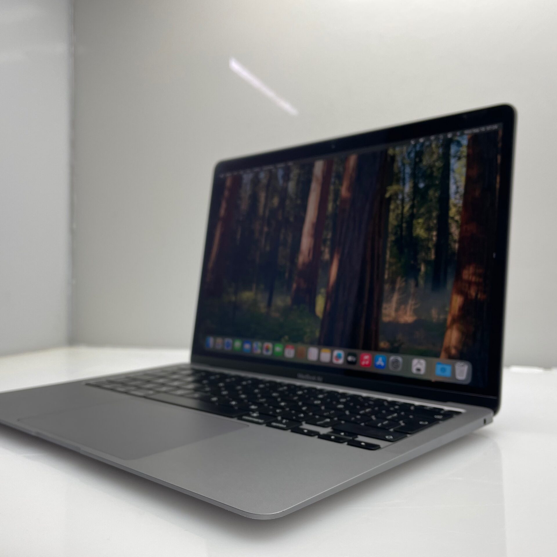 Apple MacBook Air "M1" 8 CPU/ 8 GPU 13-Inch (2020) 8GB RAM 256GB SSD Silver (12 Month Warranty) - Image 4