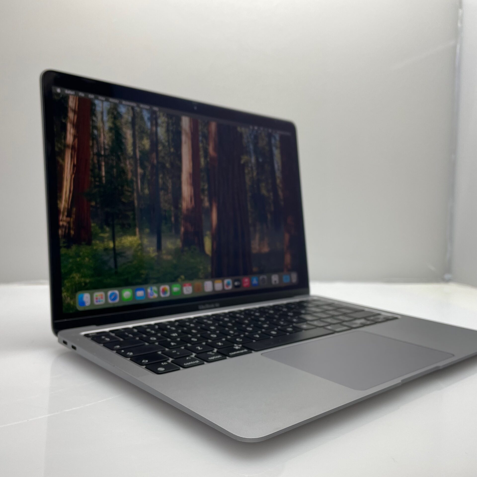 Apple MacBook Air "M1" 8 CPU/ 8 GPU 13-Inch (2020) 8GB RAM 256GB SSD Silver (12 Month Warranty) - Image 2