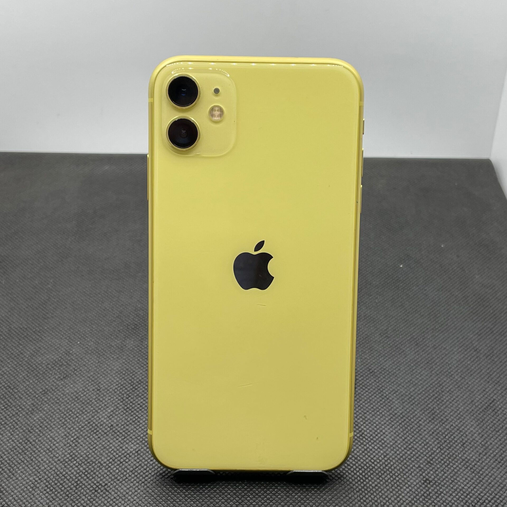 Apple iPhone 11 64GB Yellow (6 Month Warranty) - Minor Bright