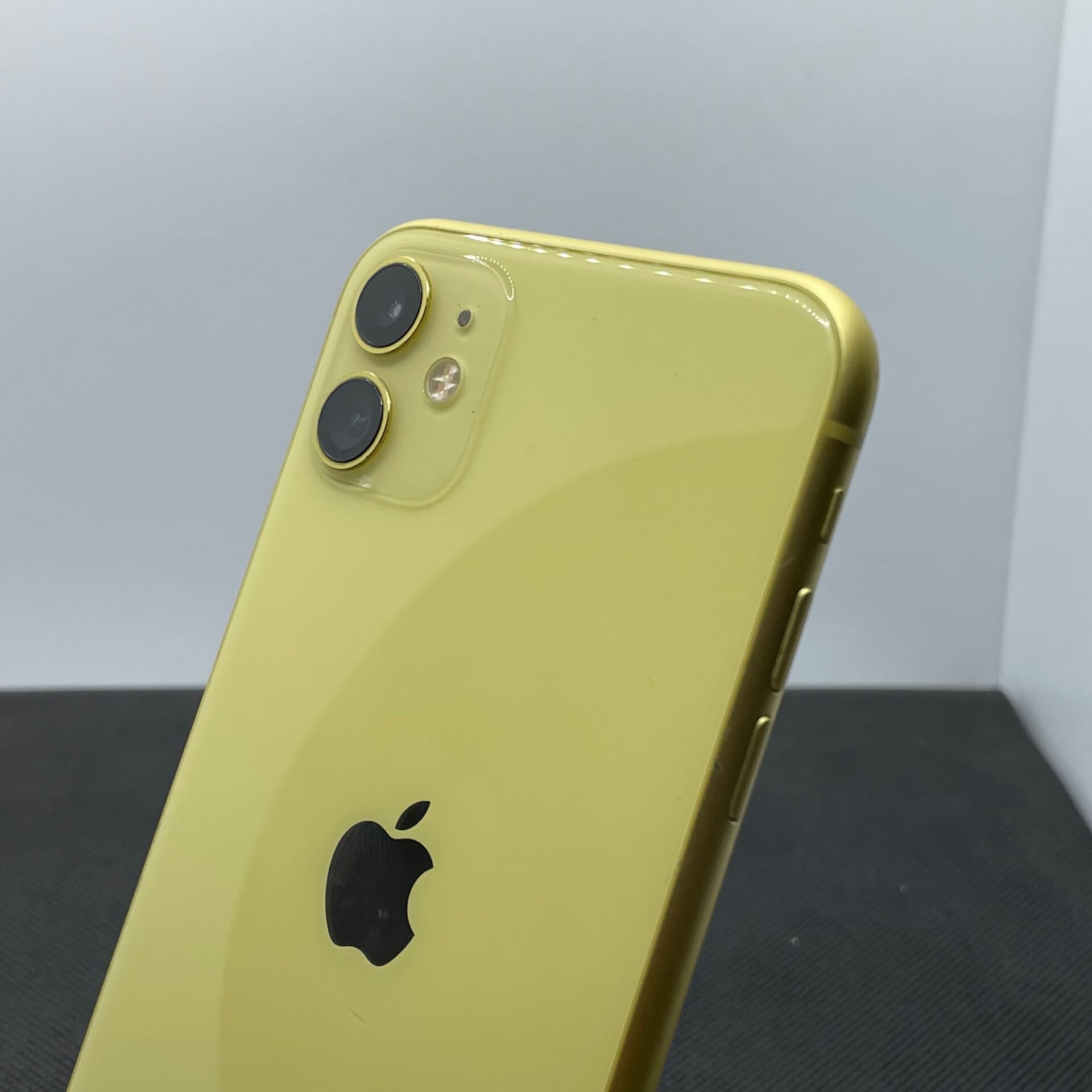 Apple iPhone 11 64GB Yellow (6 Month Warranty) - Minor Bright