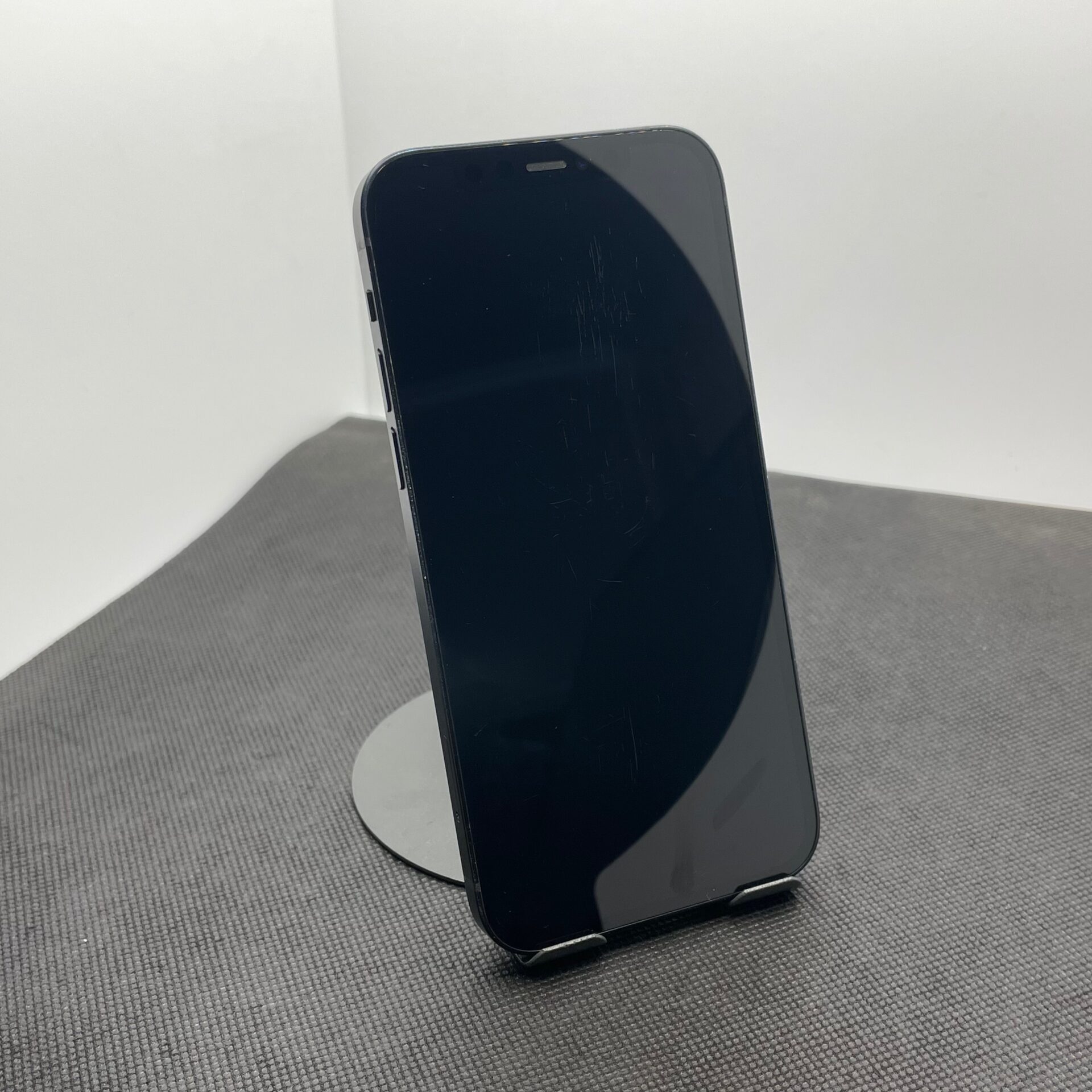 Apple iPhone 12 64GB Midnight - (Grade B) - Image 5