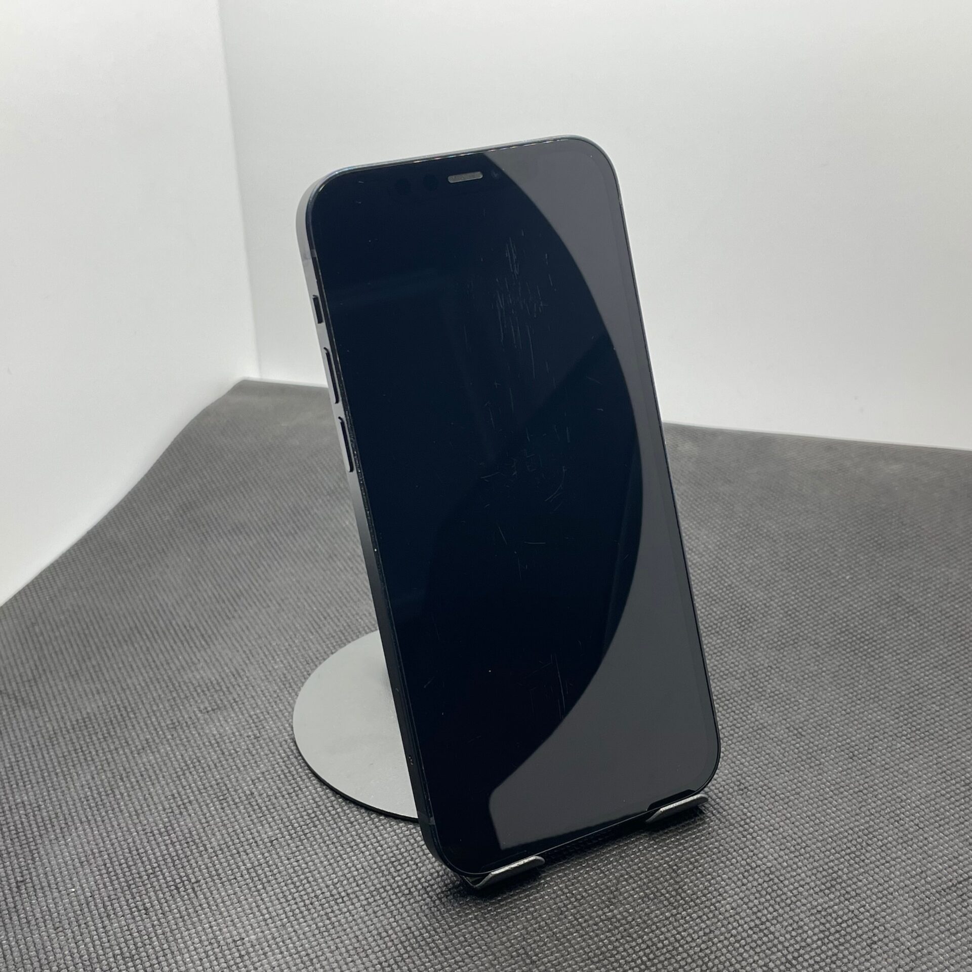 Apple iPhone 12 64GB Midnight - (Grade B) - Image 6