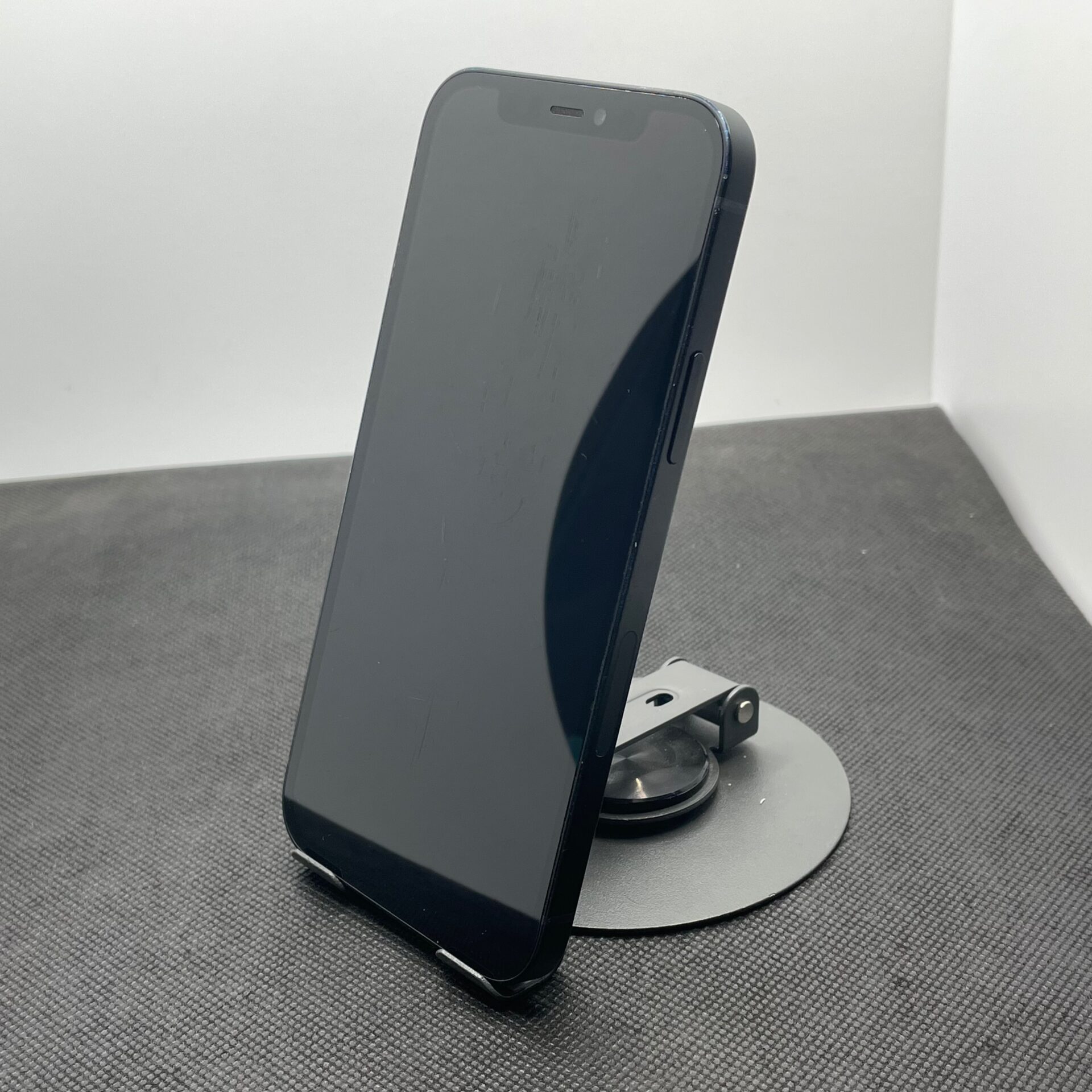 Apple iPhone 12 64GB Midnight - (Grade B) - Image 7