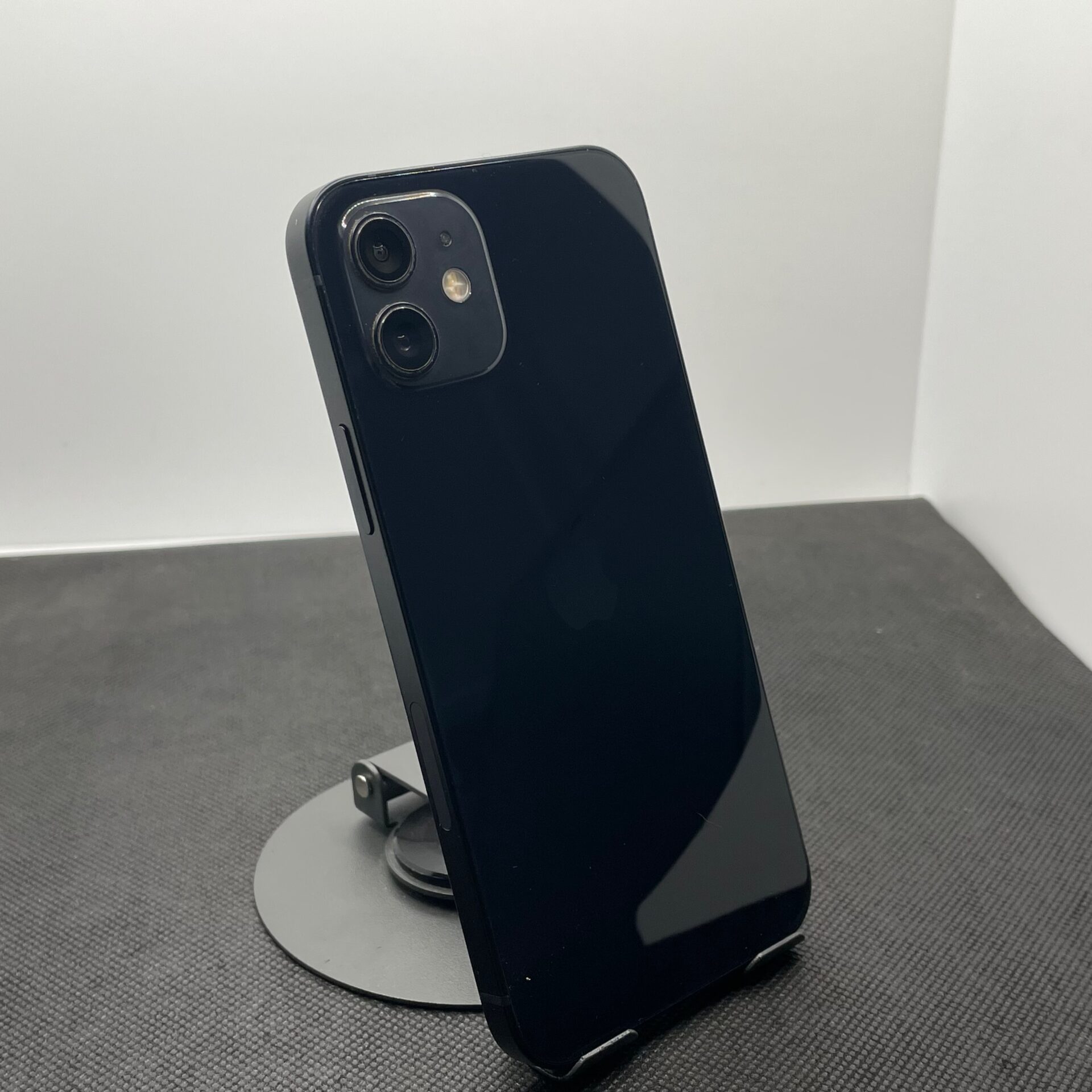 Apple iPhone 12 64GB Midnight - (Grade B) - Image 8