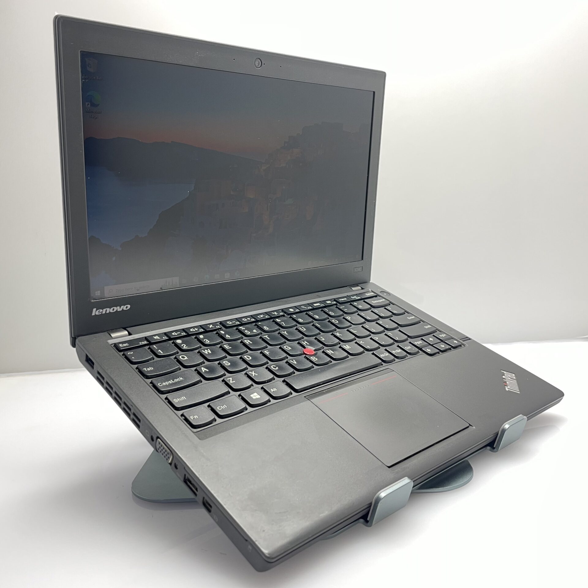Lenovo ThinkPad X250 UltraBook "Core i5" 8GB RAM 1TB HDD + 16GB SSD Black - Bright Spots | Cracked Casing - Image 2