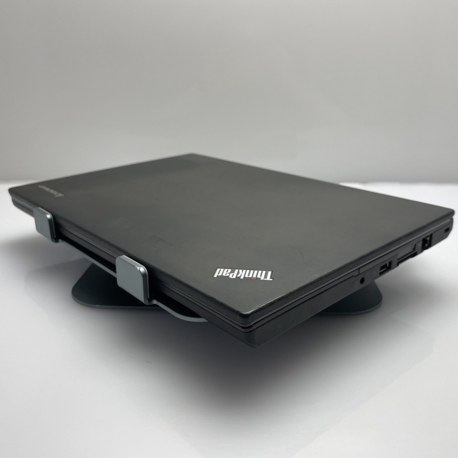 Lenovo ThinkPad X250 UltraBook "Core i5" 8GB RAM 1TB HDD + 16GB SSD Black - Bright Spots | Cracked Casing - Image 5