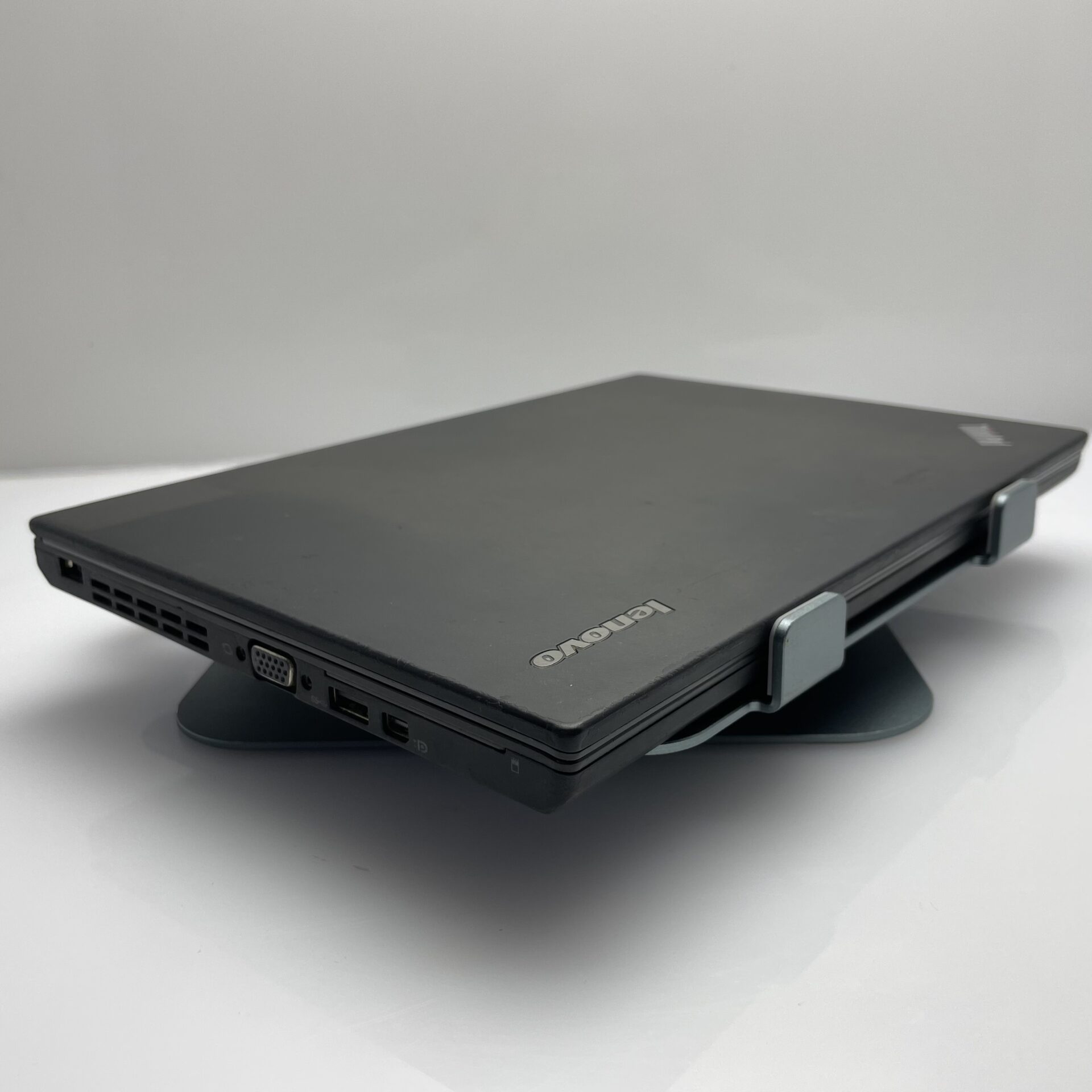 Lenovo ThinkPad X250 UltraBook "Core i5" 8GB RAM 1TB HDD + 16GB SSD Black - Bright Spots | Cracked Casing - Image 7
