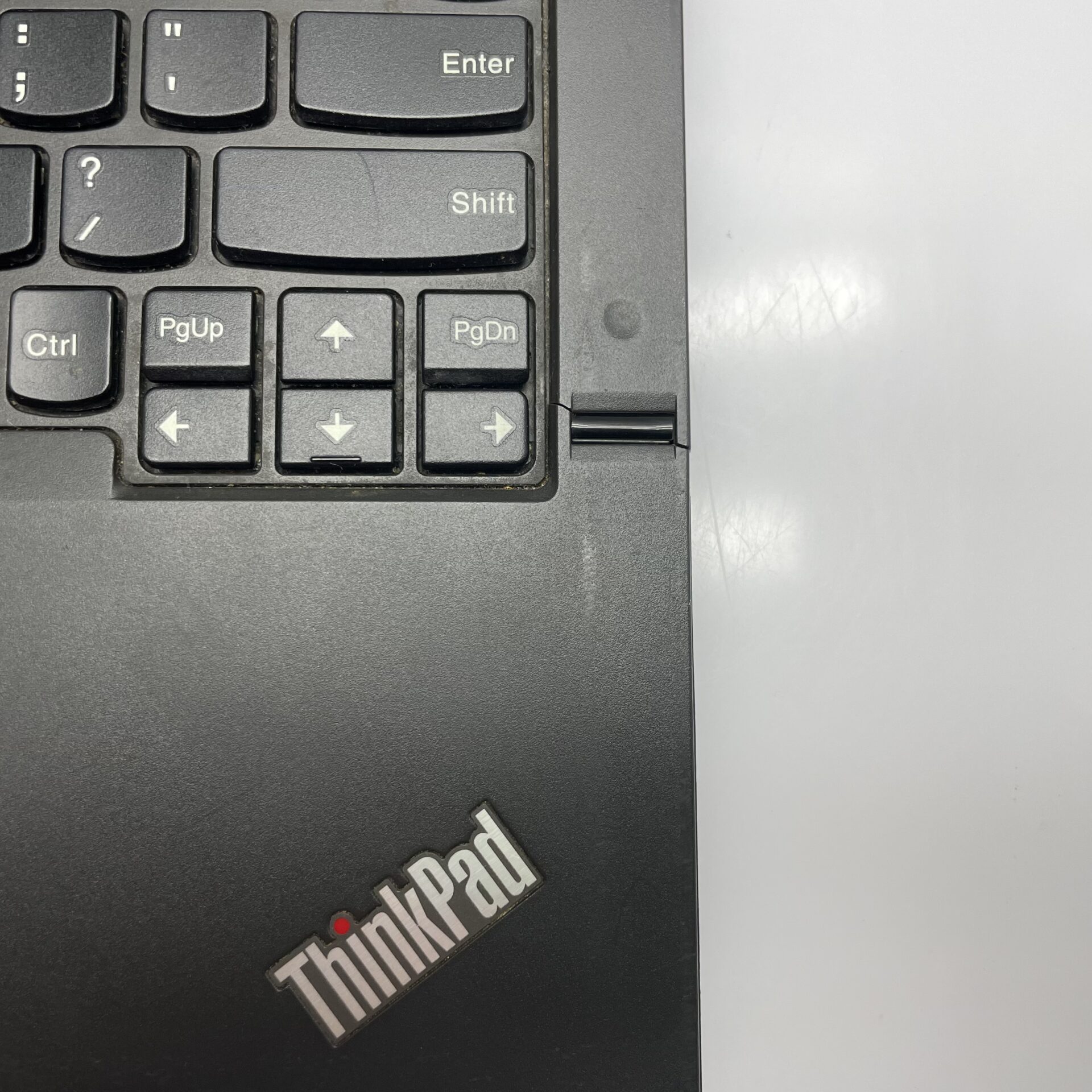 Lenovo ThinkPad X250 UltraBook "Core i5" 8GB RAM 1TB HDD + 16GB SSD Black - Bright Spots | Cracked Casing - Image 10