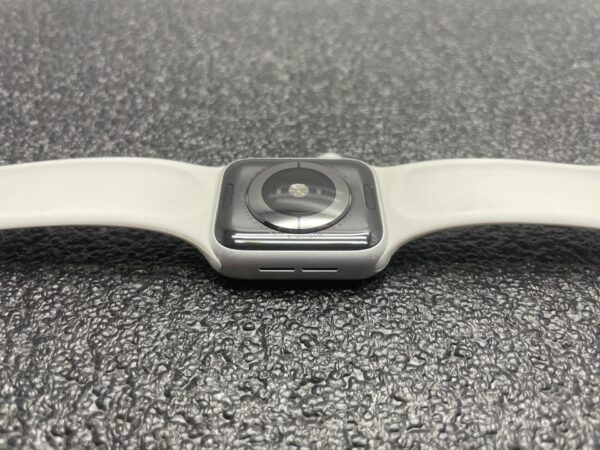 Apple Watch Series 5 40mm GPS Only Aluminium Silver (3 Month Warranty) – With White Straps - Image 9