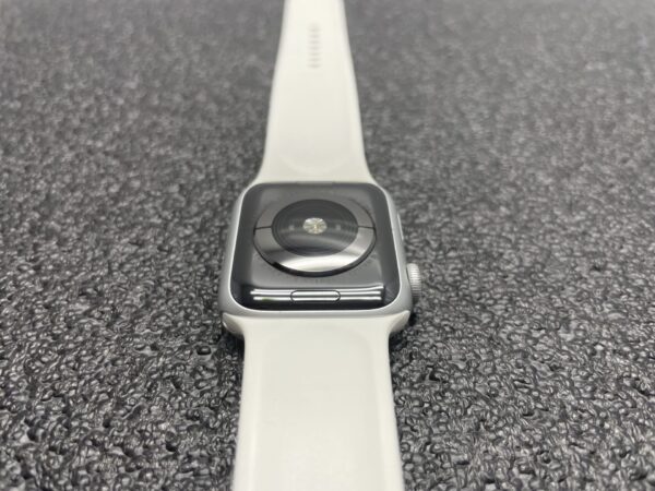 Apple Watch Series 5 40mm GPS Only Aluminium Silver (3 Month Warranty) – With White Straps - Image 8