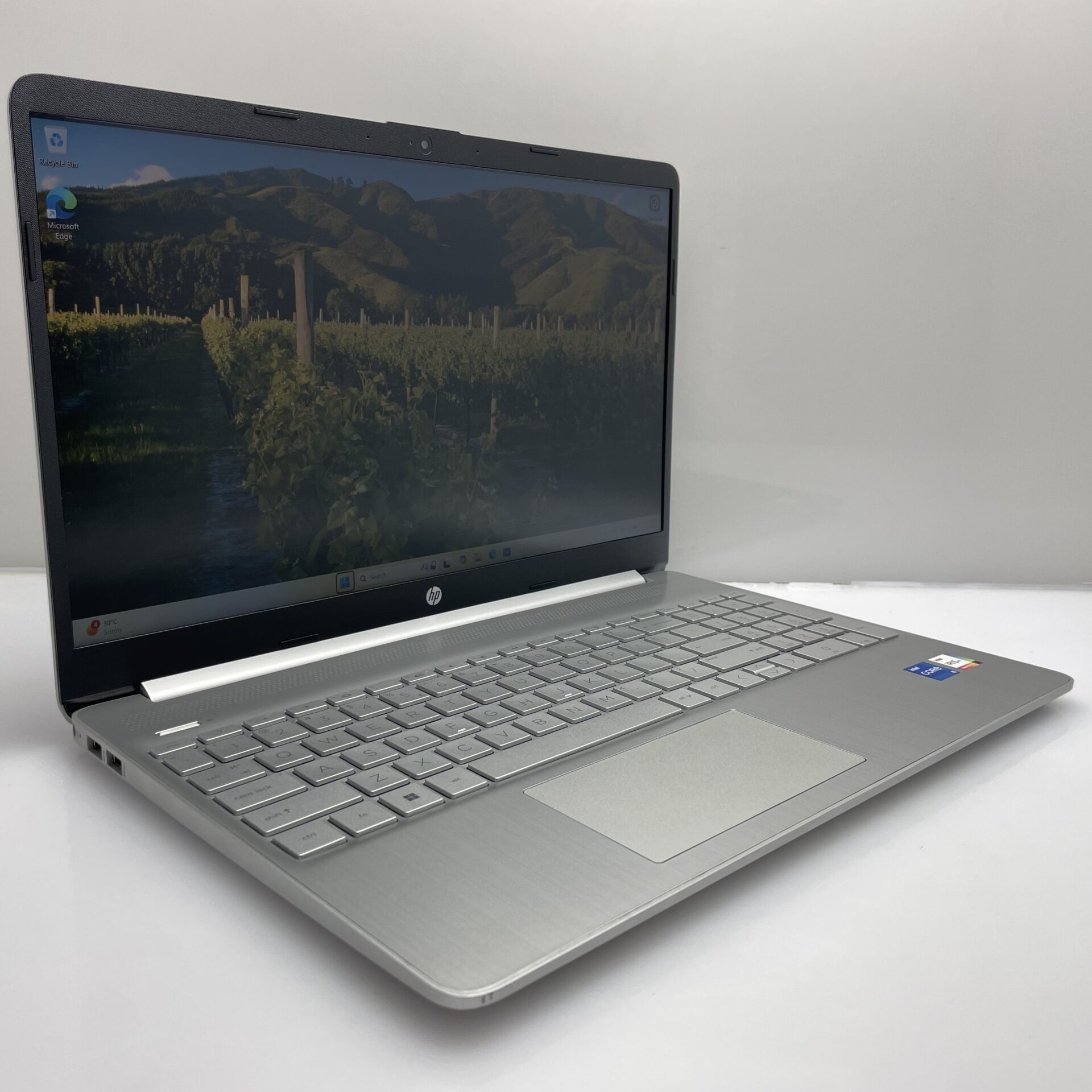 HP 15s-fq4009ni 11th Gen "Core i5" 2.50GHz 8GB RAM 512GB SSD (NVMe) Silver (3 Month Warranty) - Bright Spots - Image 2
