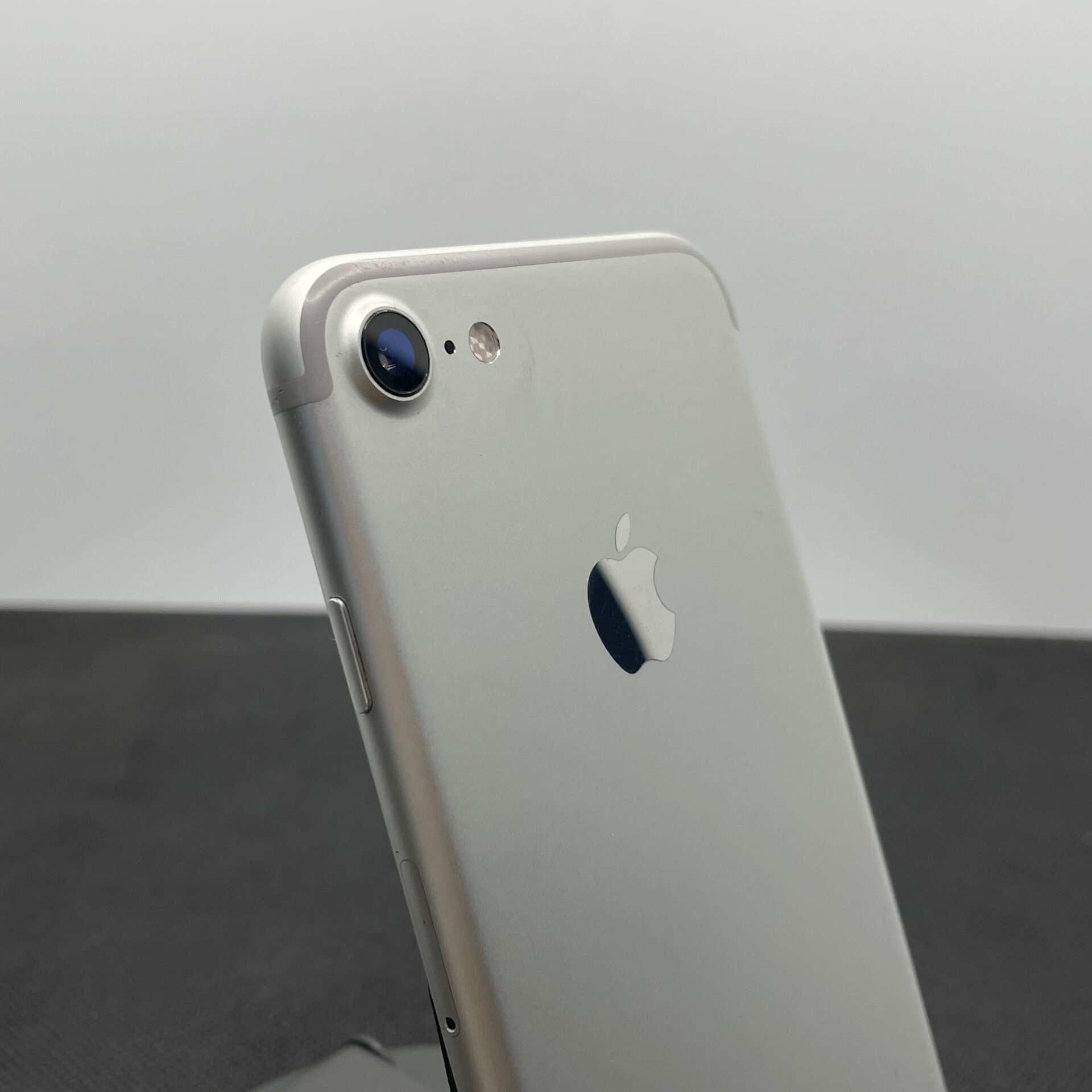 Apple iPhone 7 シルバー 4.7インチ Apple iPhone 7 32GB Silver - Bright Spots | Epic Deals SA