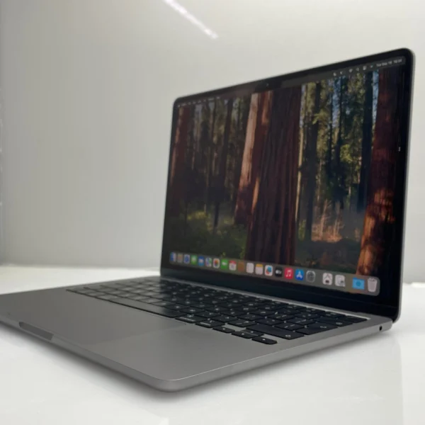 MacBook Air “M2” 8CPU/8GPU (2022) 13-Inch 8GB RAM 256GB SSD Space