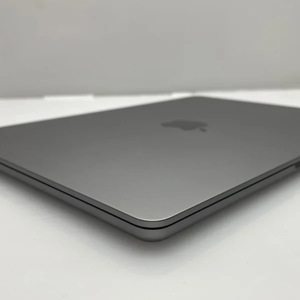 MacBook Air “M2” 8CPU/8GPU (2022) 13-Inch 8GB RAM 256GB SSD Space