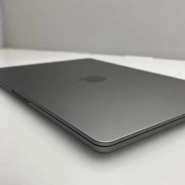MacBook Air “M2” 8CPU/8GPU (2022) 13-Inch 8GB RAM 256GB SSD Space