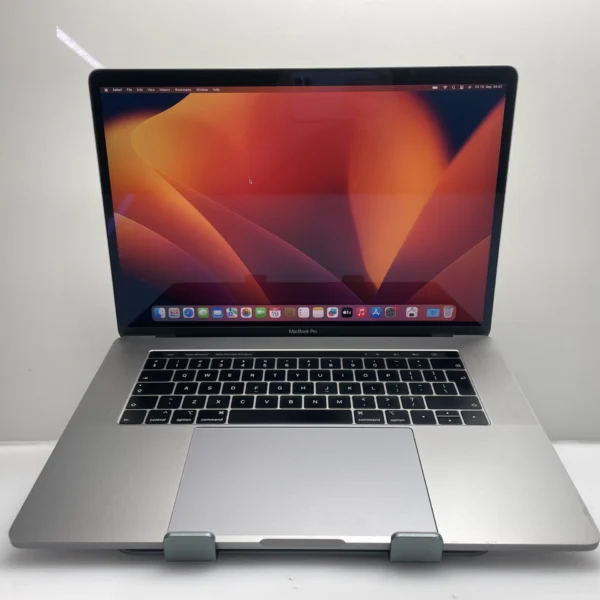 Apple Macbook Pro 15-Inch 