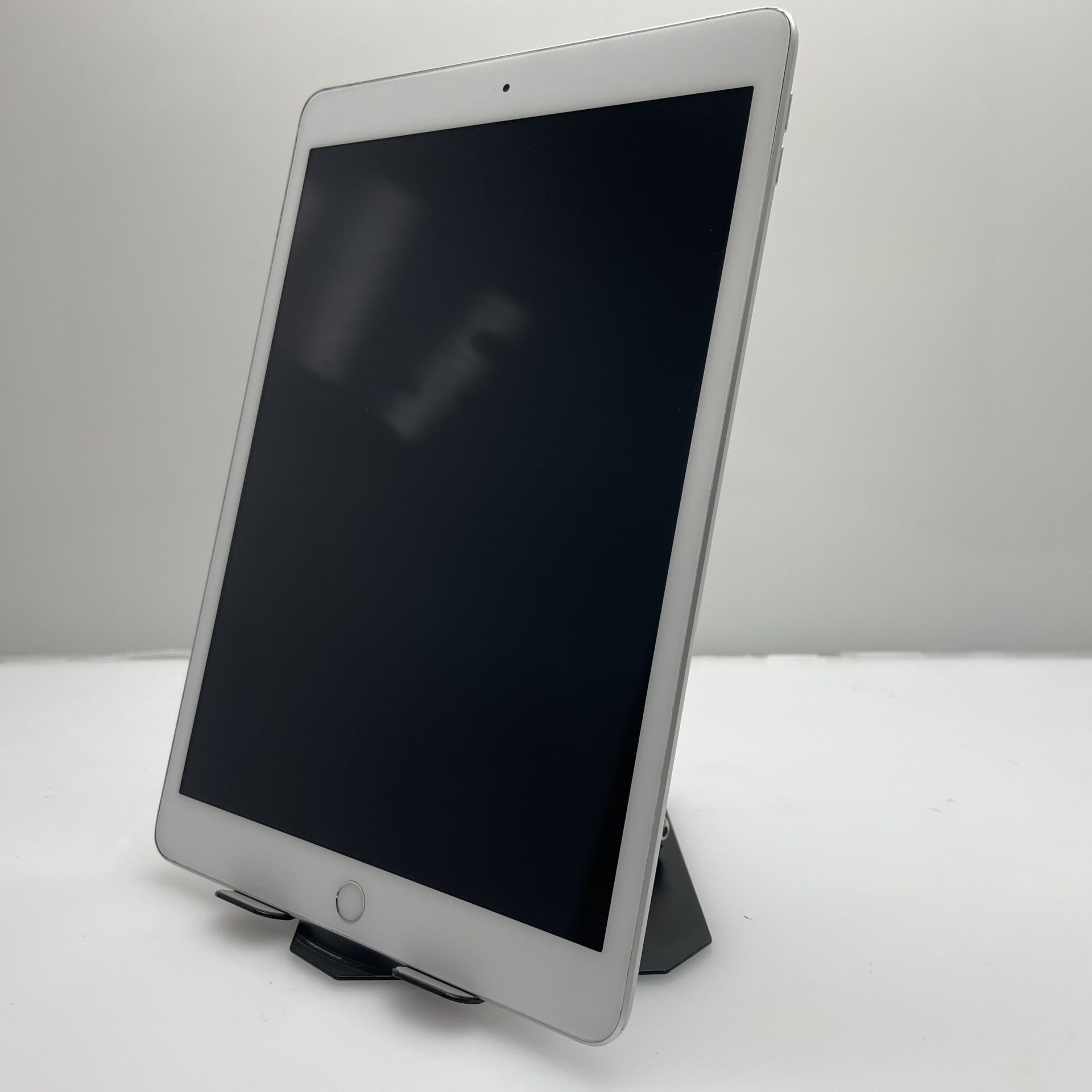 Apple iPad 10.2" 9th Gen 64GB (Wi-Fi Only) Silver - No Touch ID - Image 6