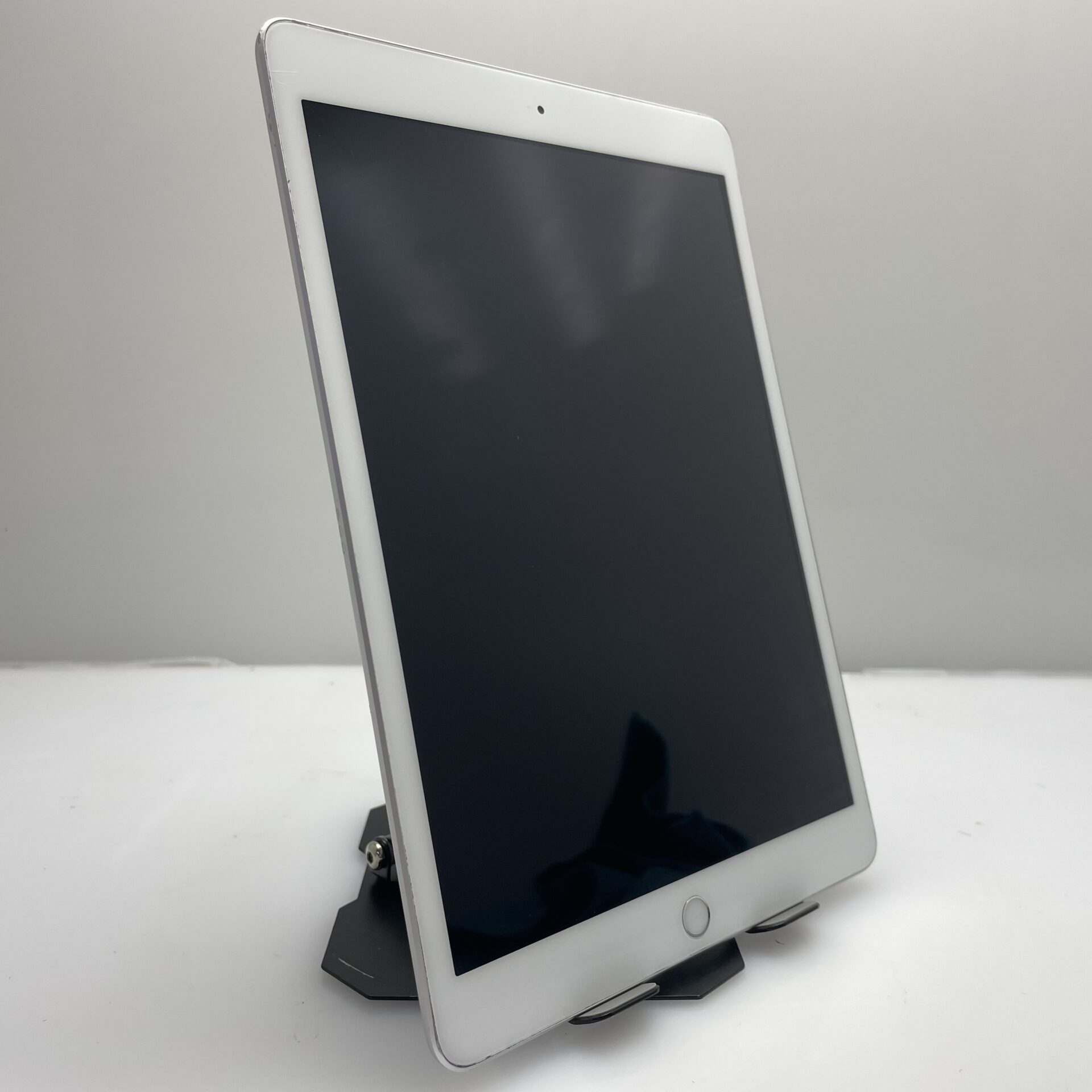 Apple iPad 10.2" 9th Gen 64GB (Wi-Fi Only) Silver - No Touch ID - Image 5