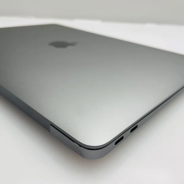 Apple MacBook Air “M1” 13-Inch 7 GPU/8 CPU (2020) 8GB RAM 256GB