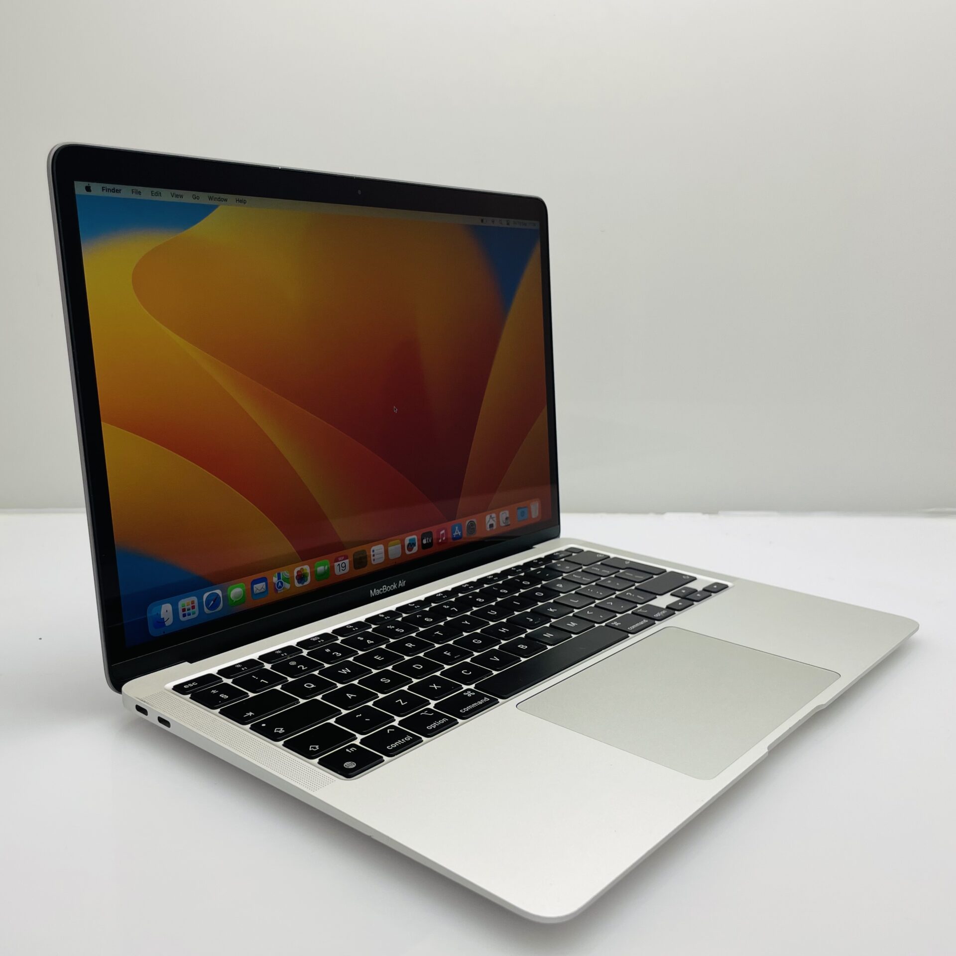 Apple MacBook Air “M1” 13-Inch 7 GPU/8 CPU (2020) 8GB RAM 256GB