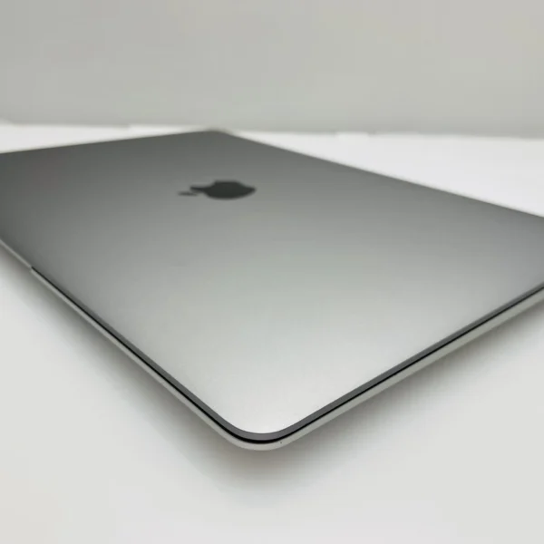 Apple MacBook Air “M1” 13-Inch 7 GPU/8 CPU (2020) 8GB RAM 256GB