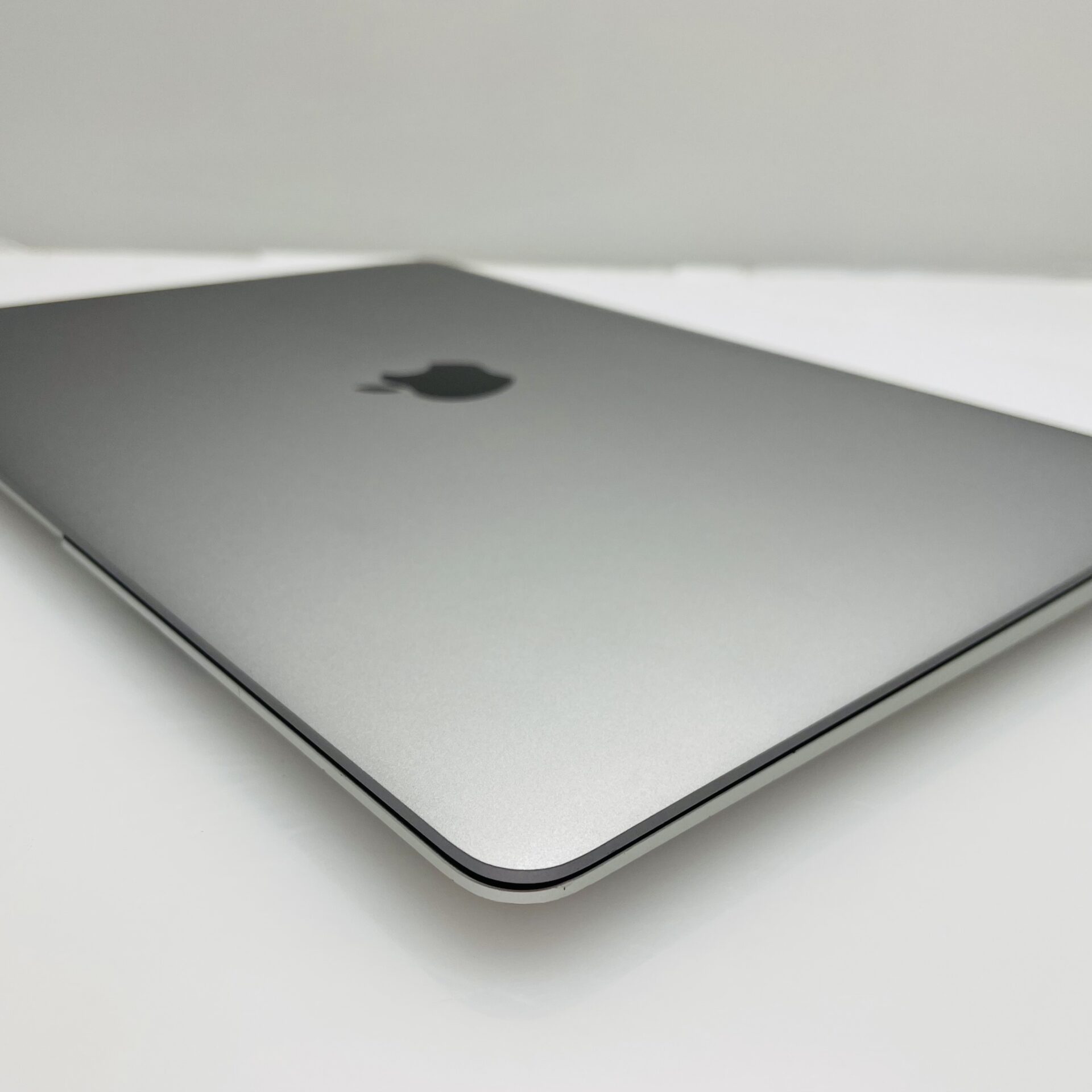 Apple MacBook Air “M1” 13-Inch 7 GPU/8 CPU (2020) 8GB RAM 256GB SSD Space Gray/Silver (12 Month Warranty) - Image 9