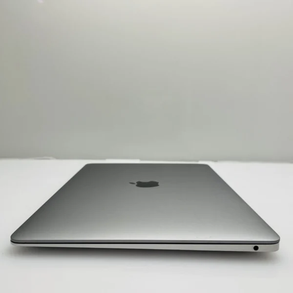 Apple MacBook Air “M1” 13-Inch 7 GPU/8 CPU (2020) 8GB RAM 256GB
