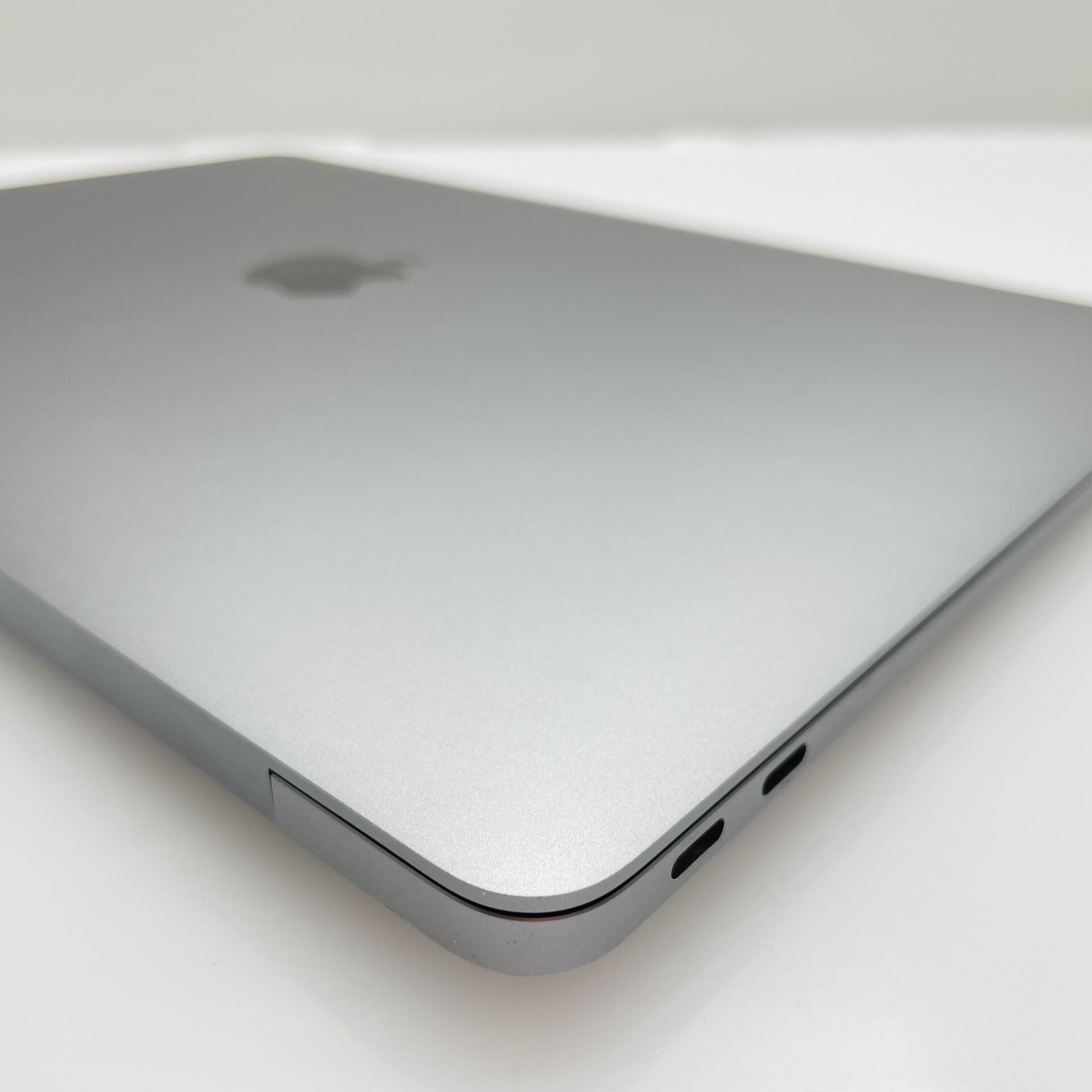 Apple MacBook Air “M1” 13-Inch 7 GPU/8 CPU (2020) 8GB RAM 256GB SSD Space Gray (12 Month Warranty) - Image 6