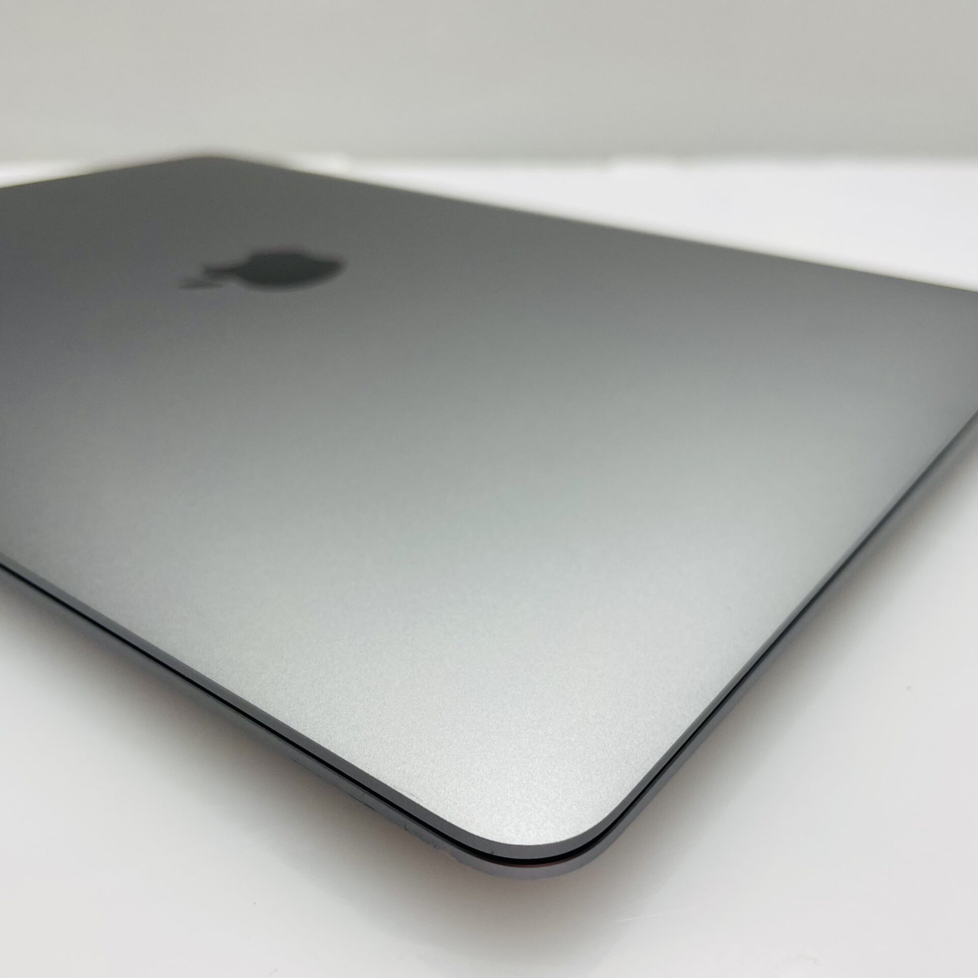 Apple MacBook Air “M1” 13-Inch 7 GPU/8 CPU (2020) 8GB RAM 256GB SSD Space Gray (12 Month Warranty) - Image 9
