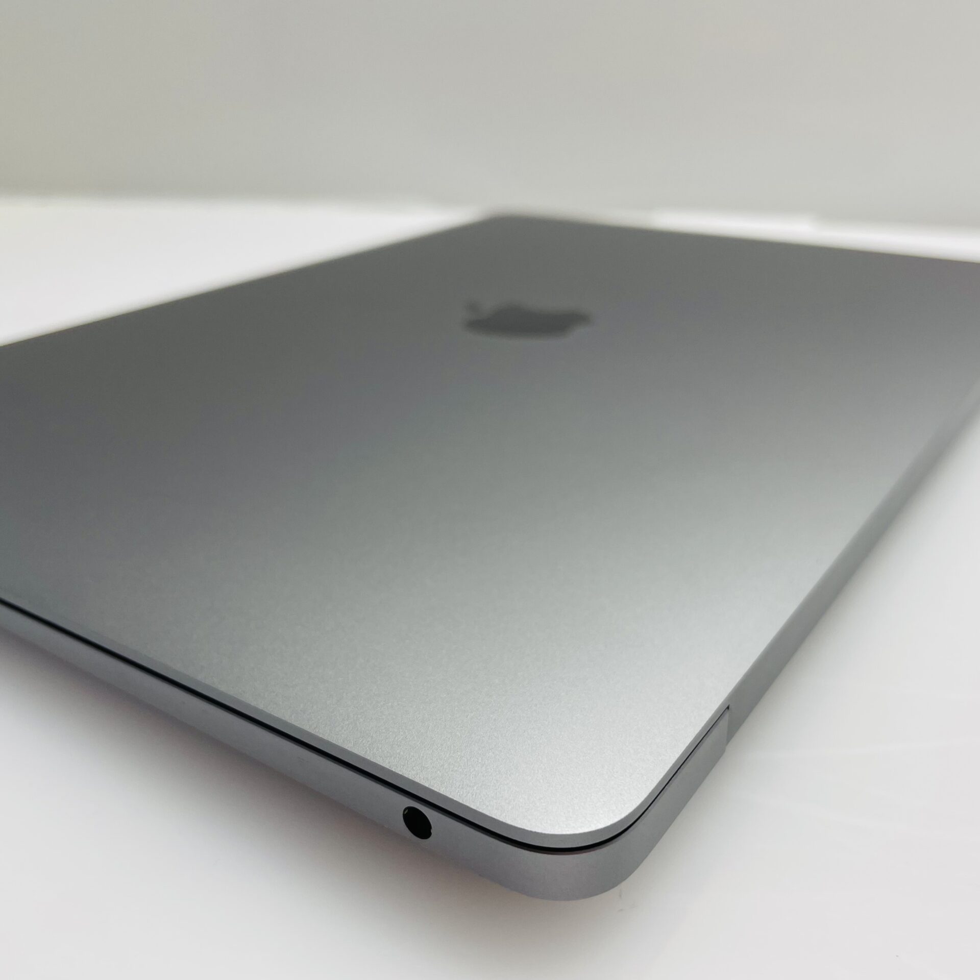 Apple MacBook Air “M1” 13-Inch 7 GPU/8 CPU (2020) 8GB RAM 256GB SSD Space Gray (12 Month Warranty) - Image 11