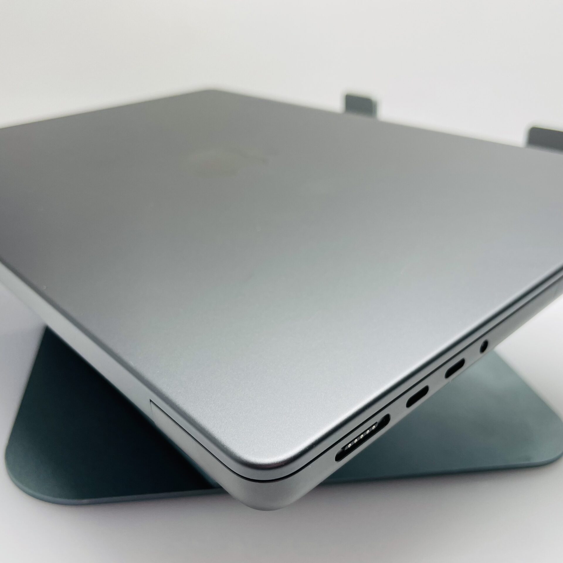 Buy Used Apple MacBook Pro “M3 Max” 14-Inch 30 GPU/14 CPU (2023