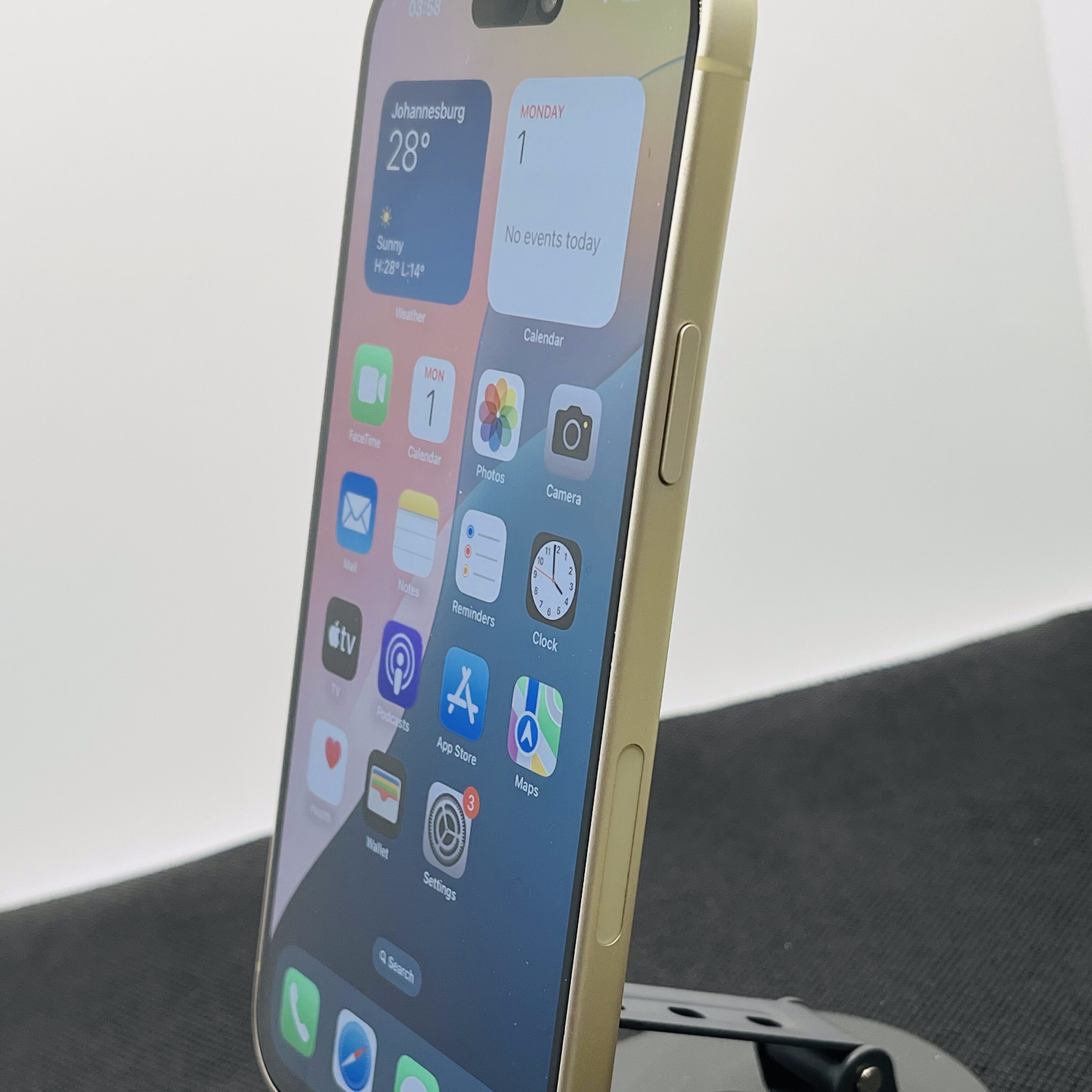 Apple iPhone 15 Plus 256GB Yellow (12 Month Warranty) - (E-SIM Only) - Image 6