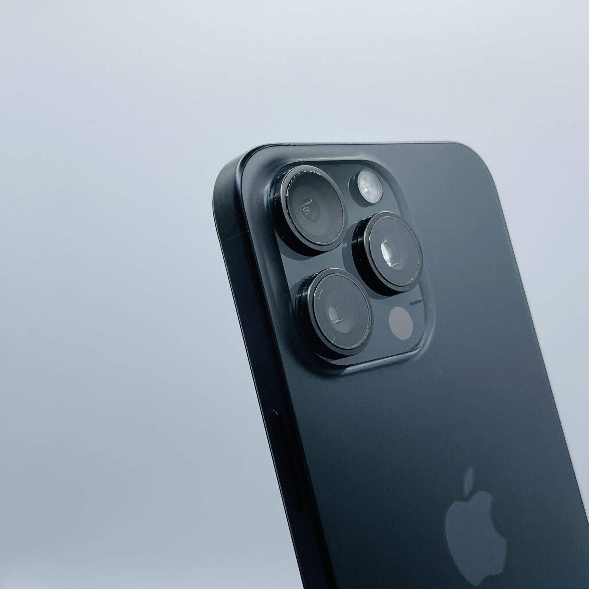 Apple iPhone 15 Pro Max 256GB Black Titanium (12 Month Warranty) - Minor Bright Spots - Image 11