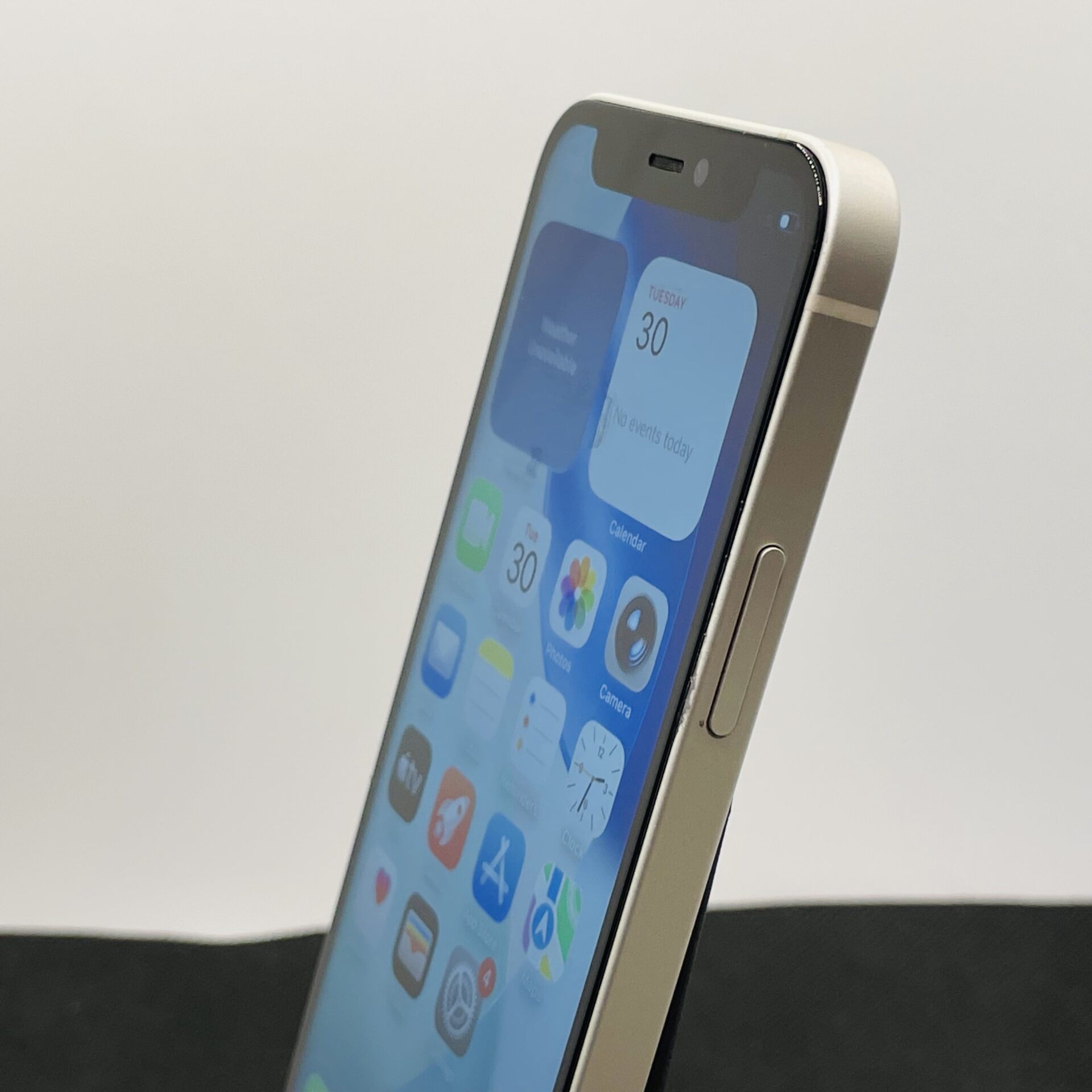 Apple iPhone 12 Mini 64GB White - Bright Spots And Blurry Front