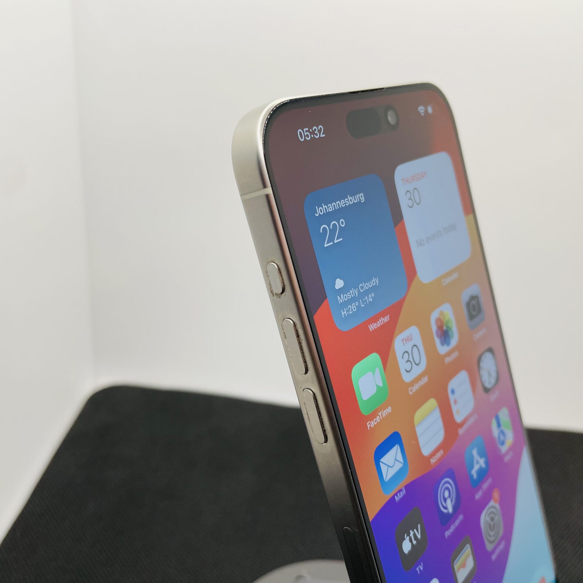 Apple iPhone 15 Pro Max 256GB White Titanium – (Grade B) - Image 4