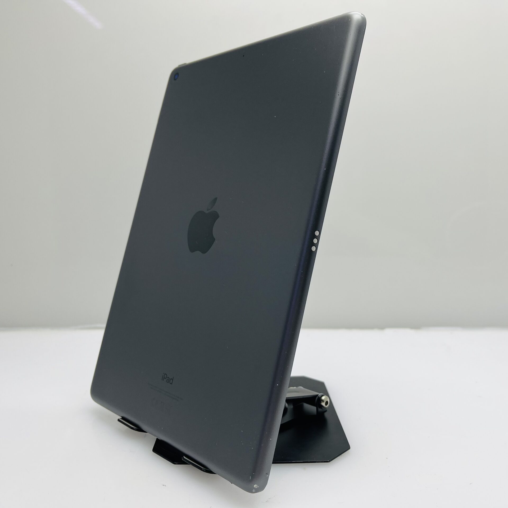 Apple iPad 10.2" 9th Gen 64GB (WiFi Only) Space Grey - Dim Backlight & Damaged Casing - (Grade B) - Image 10