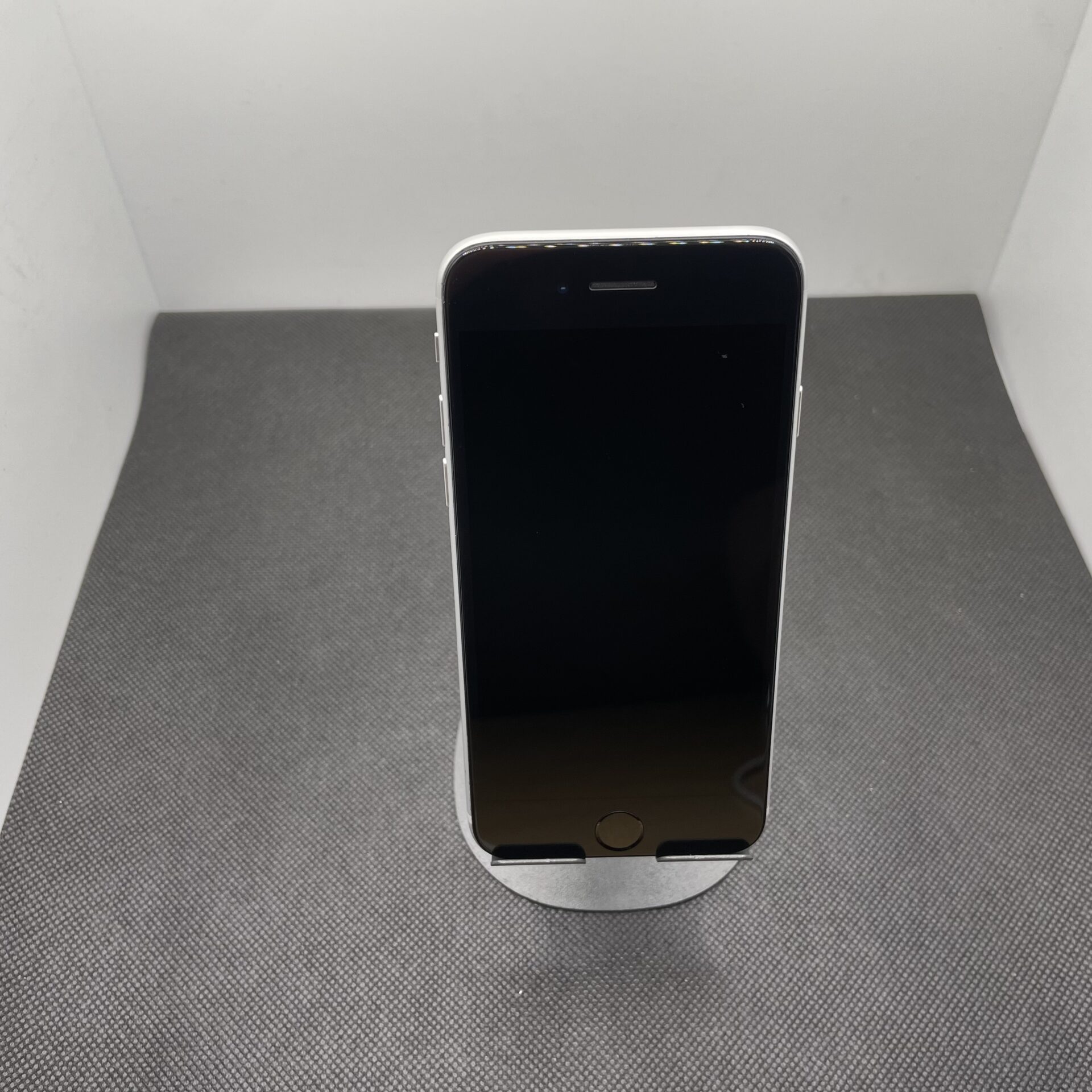 Apple iPhone 8 64GB Silver - (Grade B) | Epic Deals SA