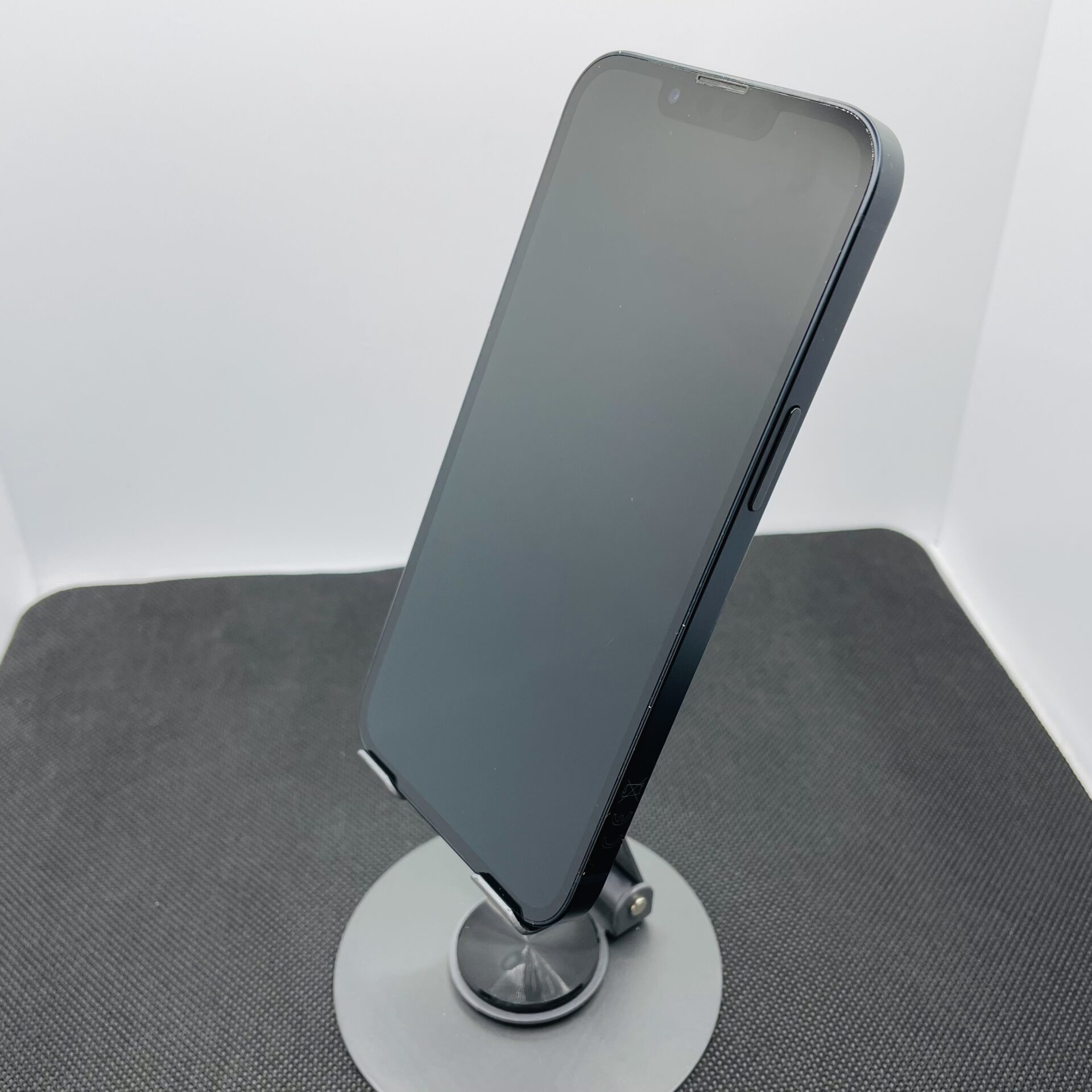 Apple iPhone 13 128GB Midnight - (Grade B) - Image 7